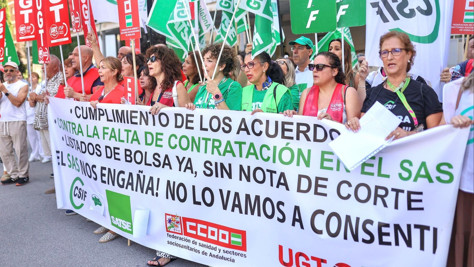 CCOO, SATSE, CSIF y UGT se concentran frente al Hospital de Neurotraumatología de Granada este jueves, 10 de julio de 2025