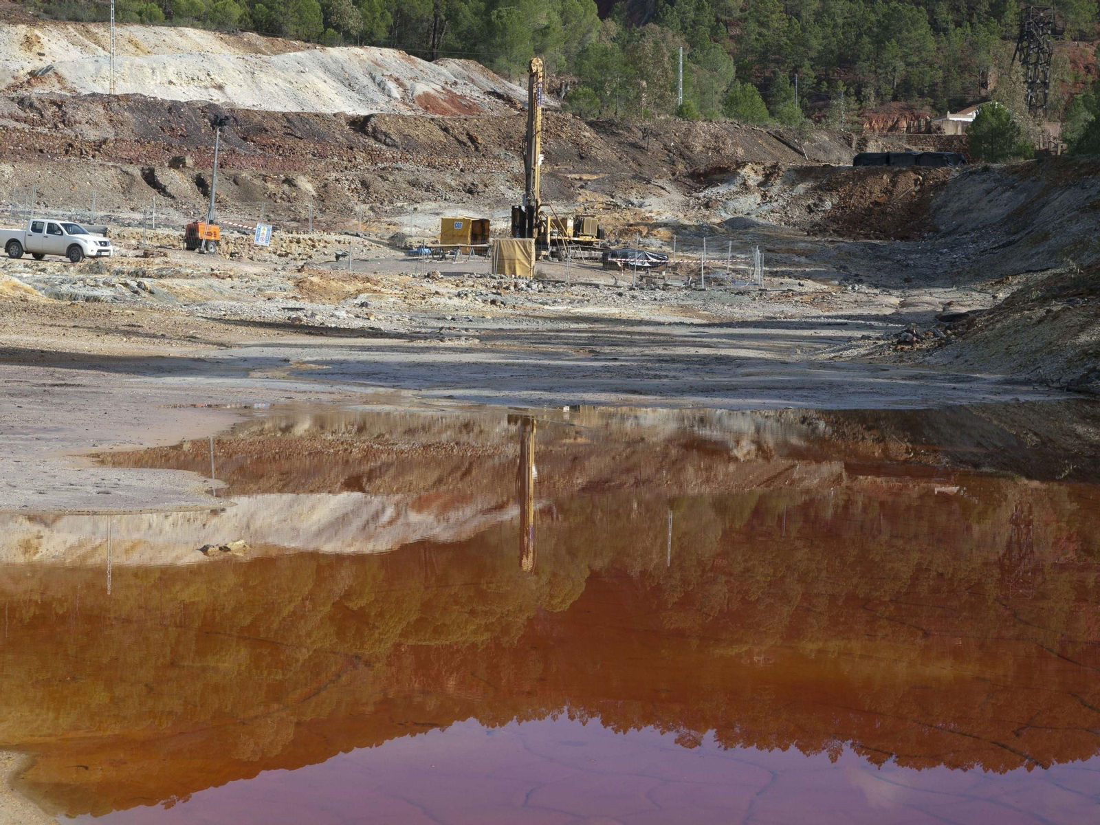 Trabajos de perforación realizados en el río Tinto para el estudio de los microorganismos.