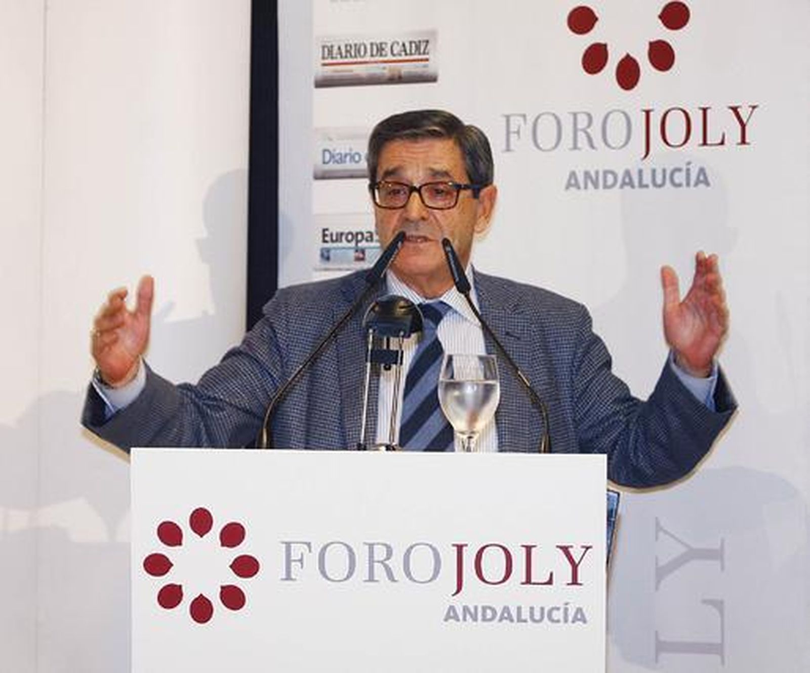 Mario Fernández, presidente del Grupo BBK, durante su intervención en el Foro Joly.  Foto: Victoria Hidalgo y Juan Carlos Muñoz