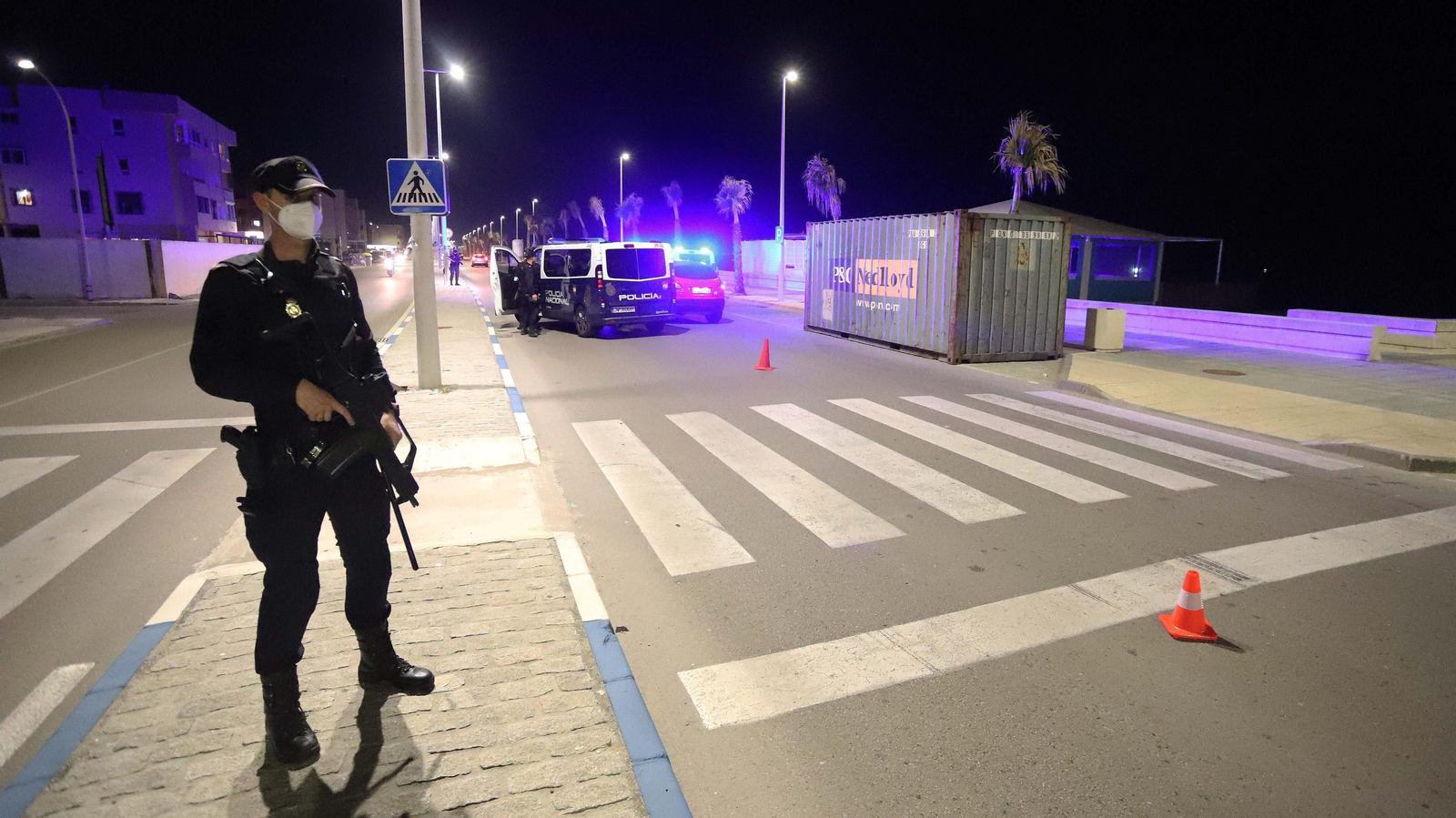 Fotos de una noche de patrulla con la Policía Nacional en La Línea