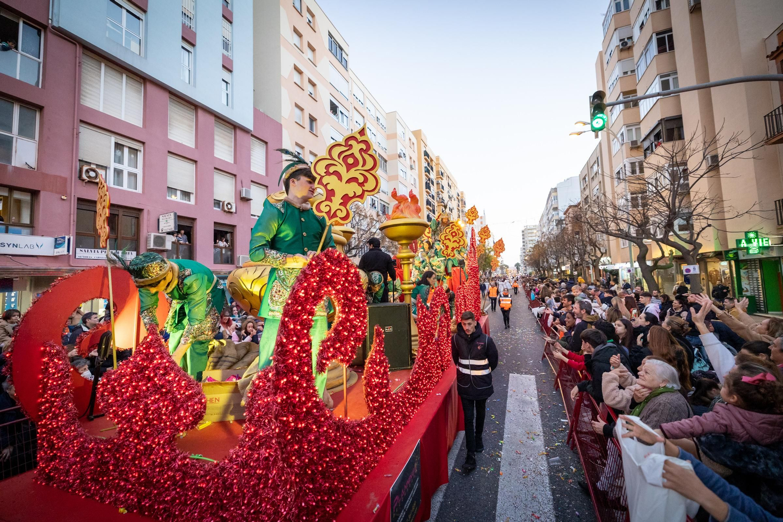 Todas las imágenes de la cabalgata de los Reyes Magos en Cádiz