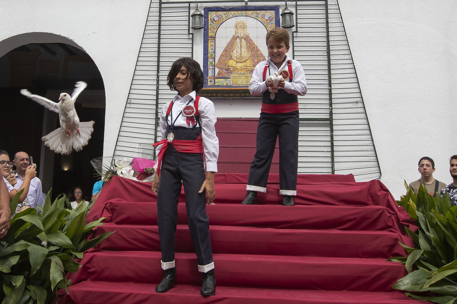 Imágenes de la ofrenda floral a la Patrona
