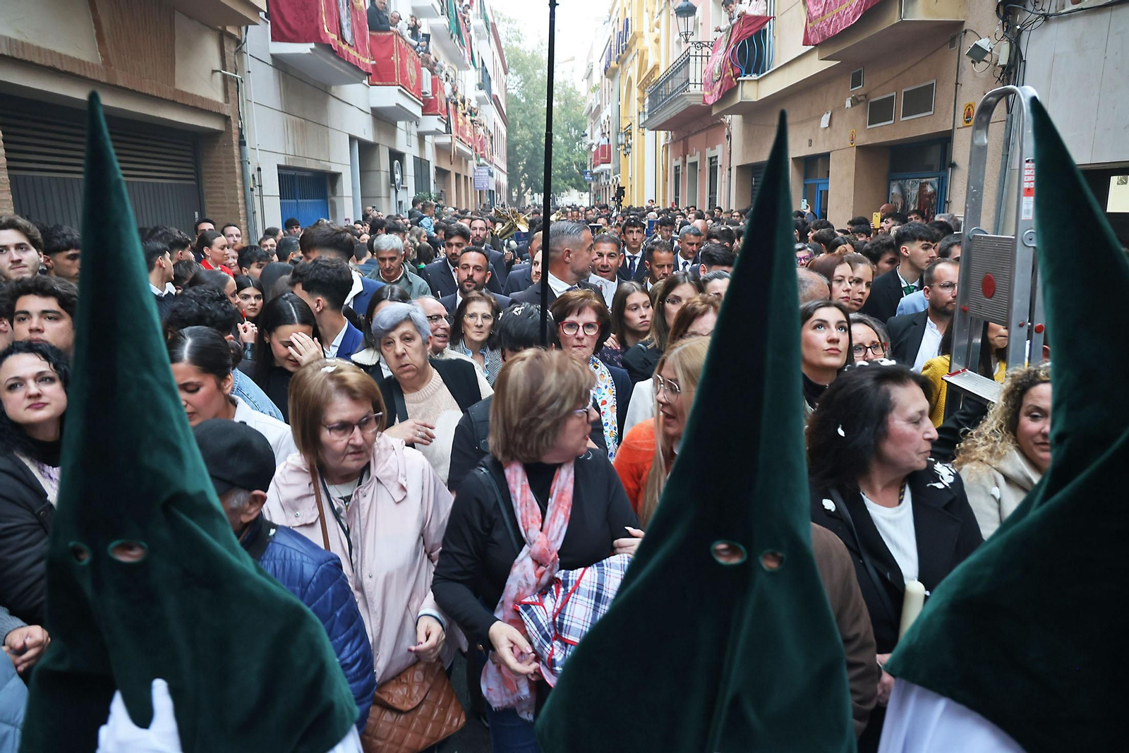 Miércoles Santo: La Hermandad de La Esperanza por las calles de Huelva