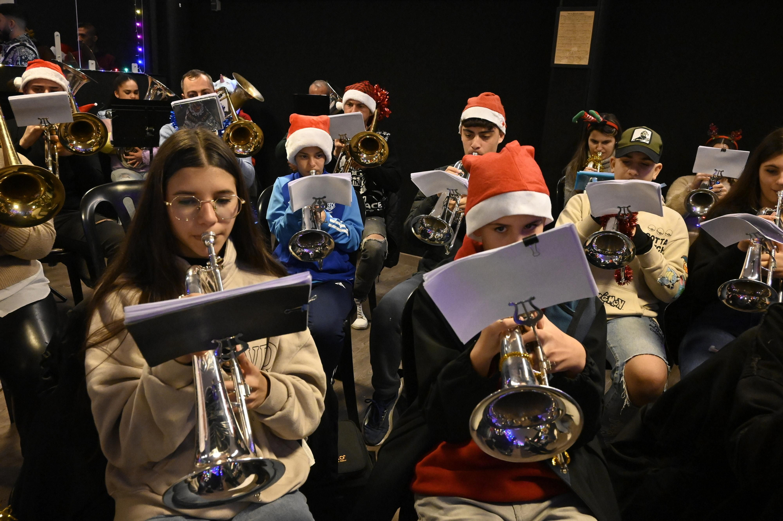 Ensayo preparatorio de la AM Santa Cruz para la cabalgata de Reyes Magos, en Imágenes