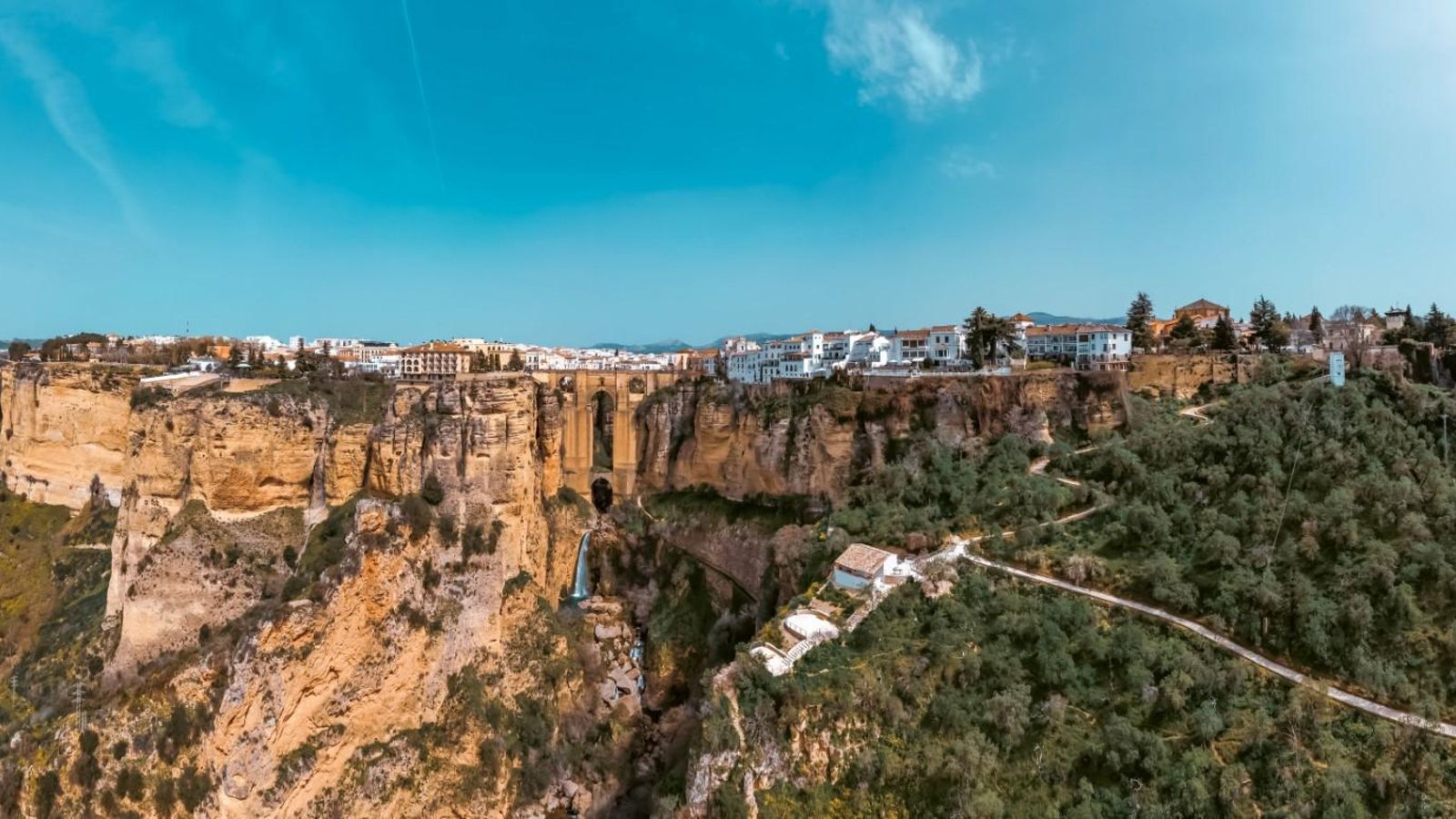 Una panorámica de Ronda. Una panorámica de Ronda.