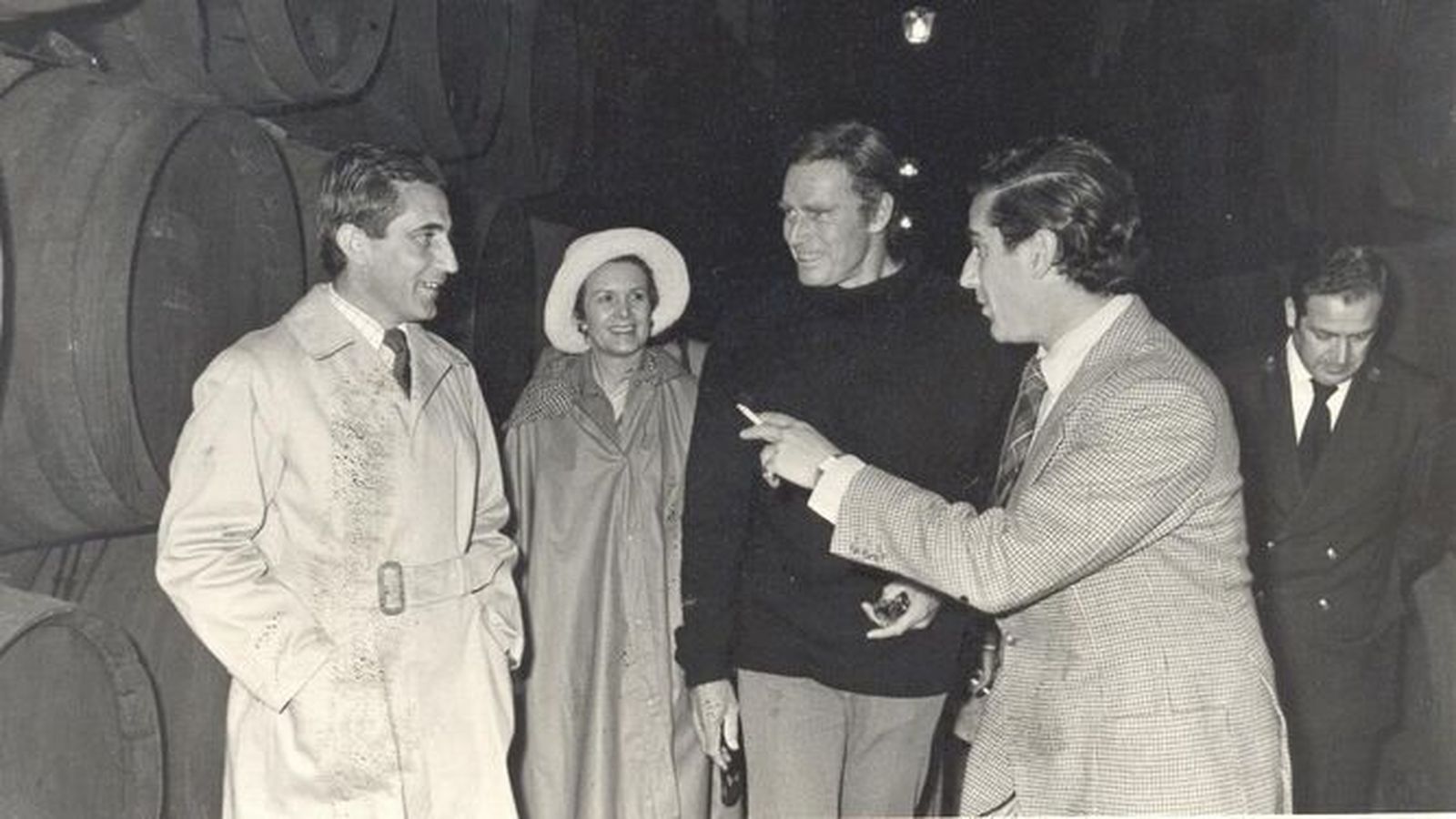 Charlton Heston, junto a Paco Pérez y Manuel-Domecq-Zurita en Domecq.
