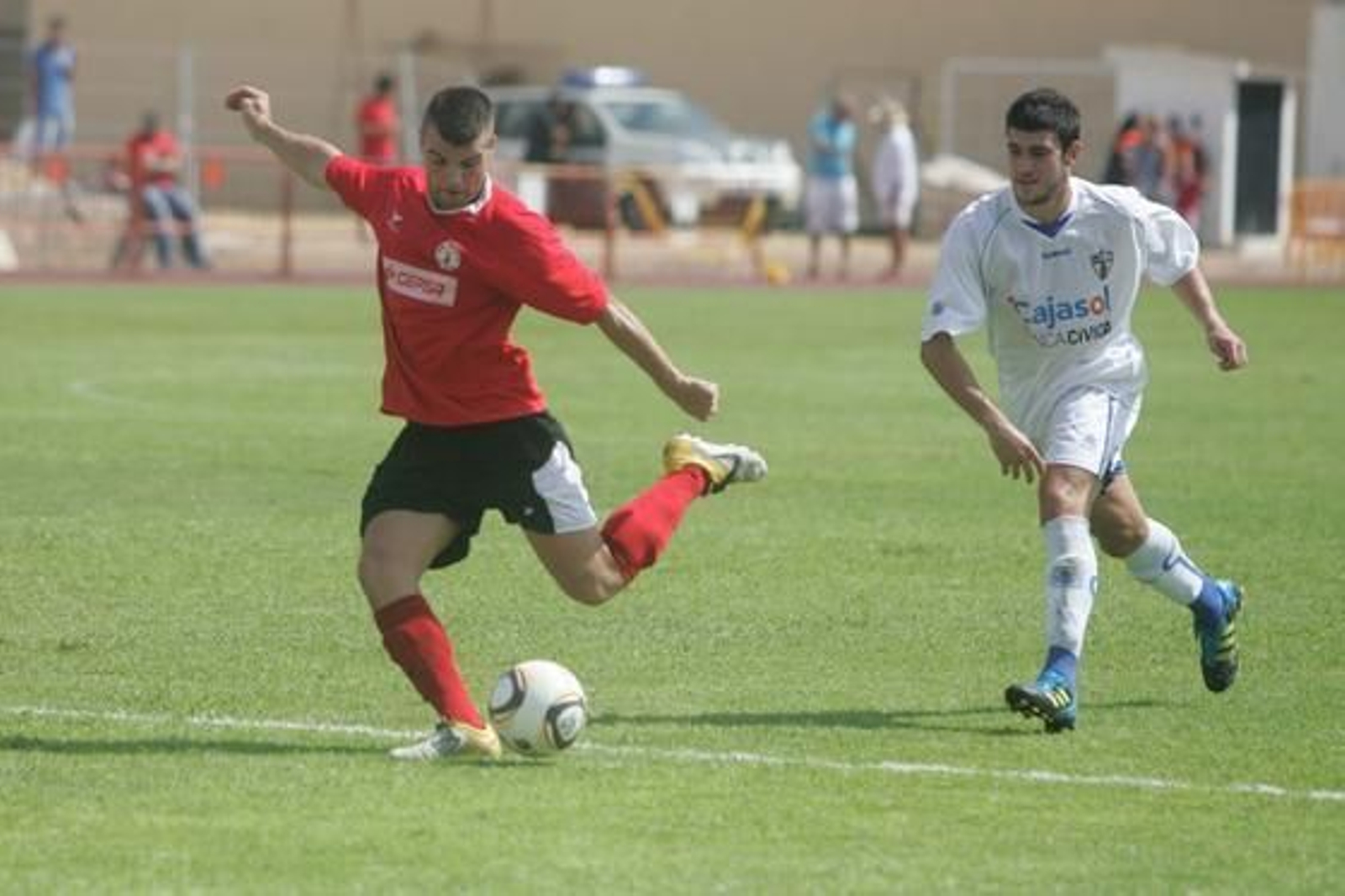 El San Roque desperdicia dos goles de ventaja ante el Pozoblanco y sufre, en su estreno como local, su primera bofetada de la temporada./Fotos: Quiñones

Foto: J.M.Q.