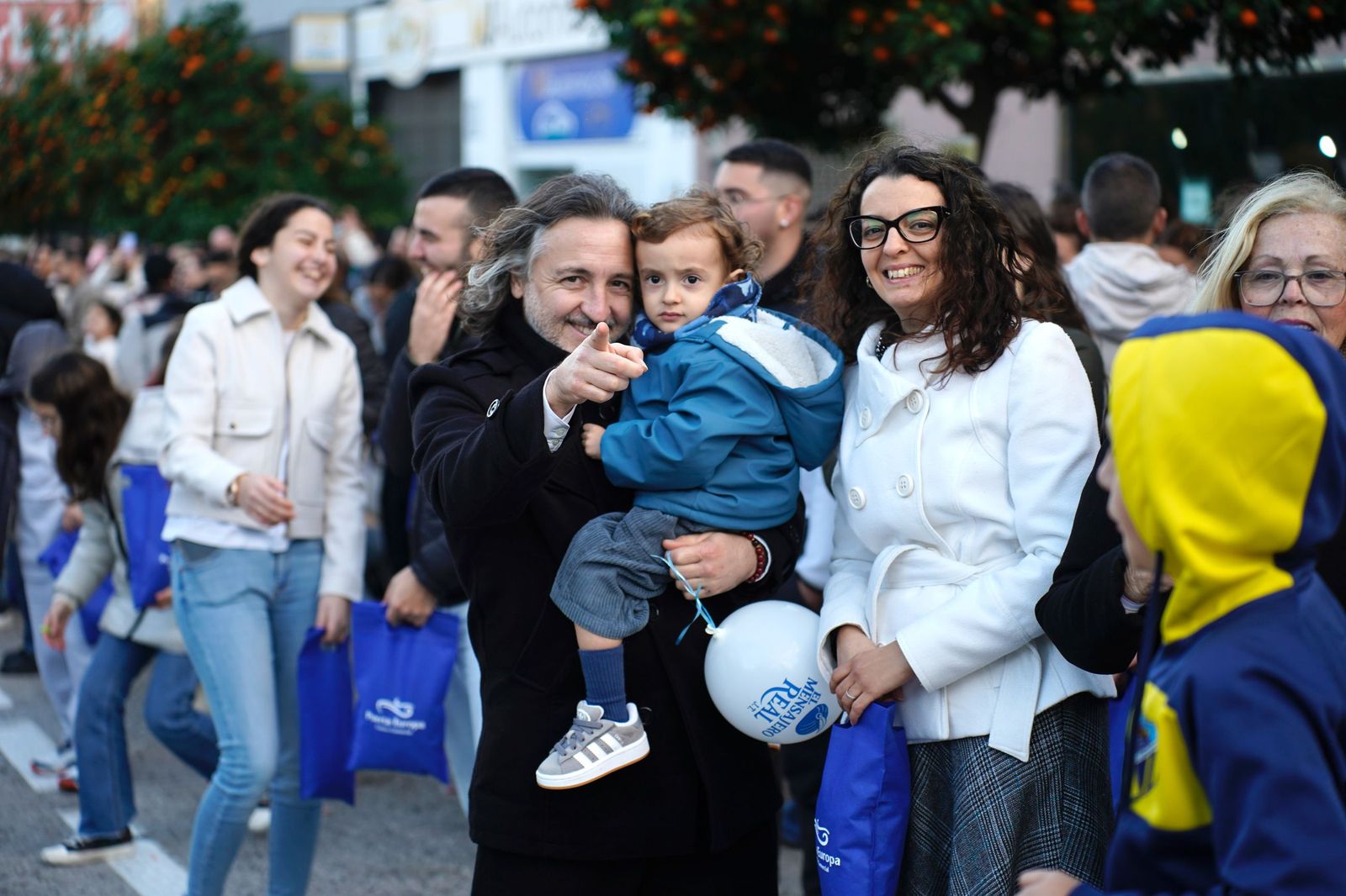 Búscate en las fotos de la cabalgata de Reyes Magos 2026 en Algeciras