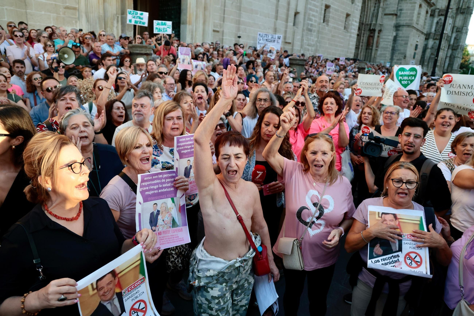 Manifestación por los errores en el cribado del cáncer de mama en Sevilla