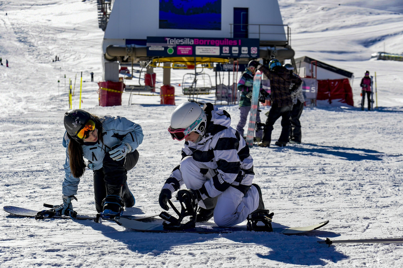 Fotos: así fue el primer día de la temporada de esquí en Sierra Nevada