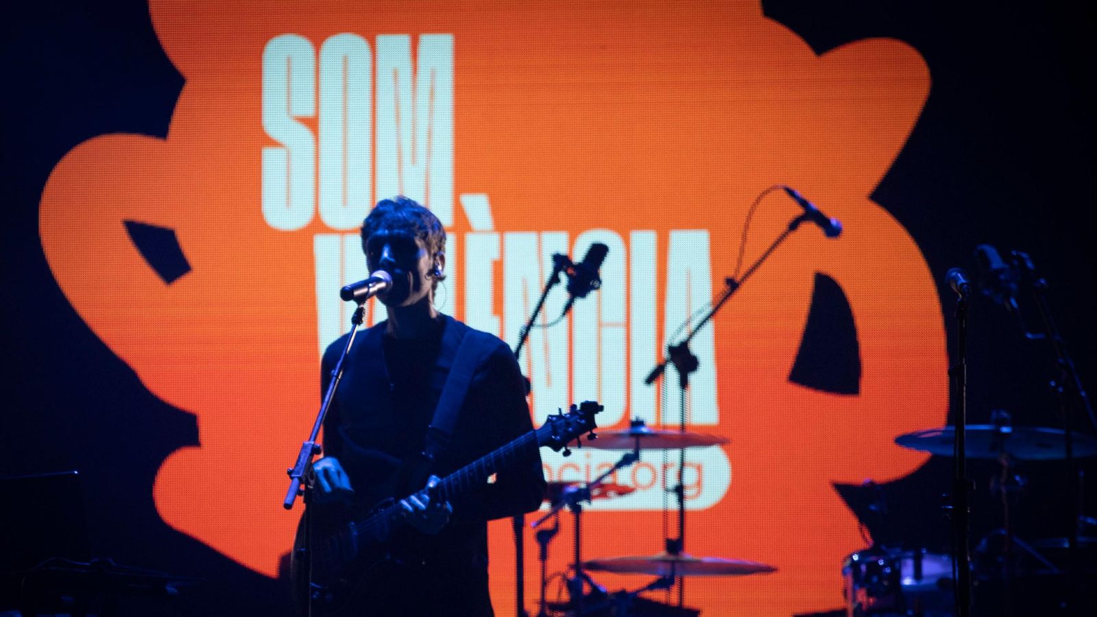 Concierto benéfico Som Valencia en la Industrial Copera de Granada