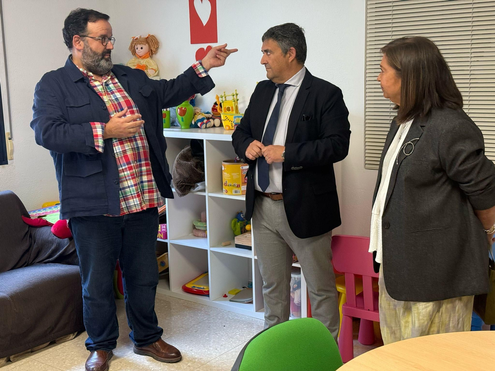 El delegado del Gobierno y la delegada de Justicia han visitado las dependencias del SAVA, SEMPA y PIMA en Huelva.