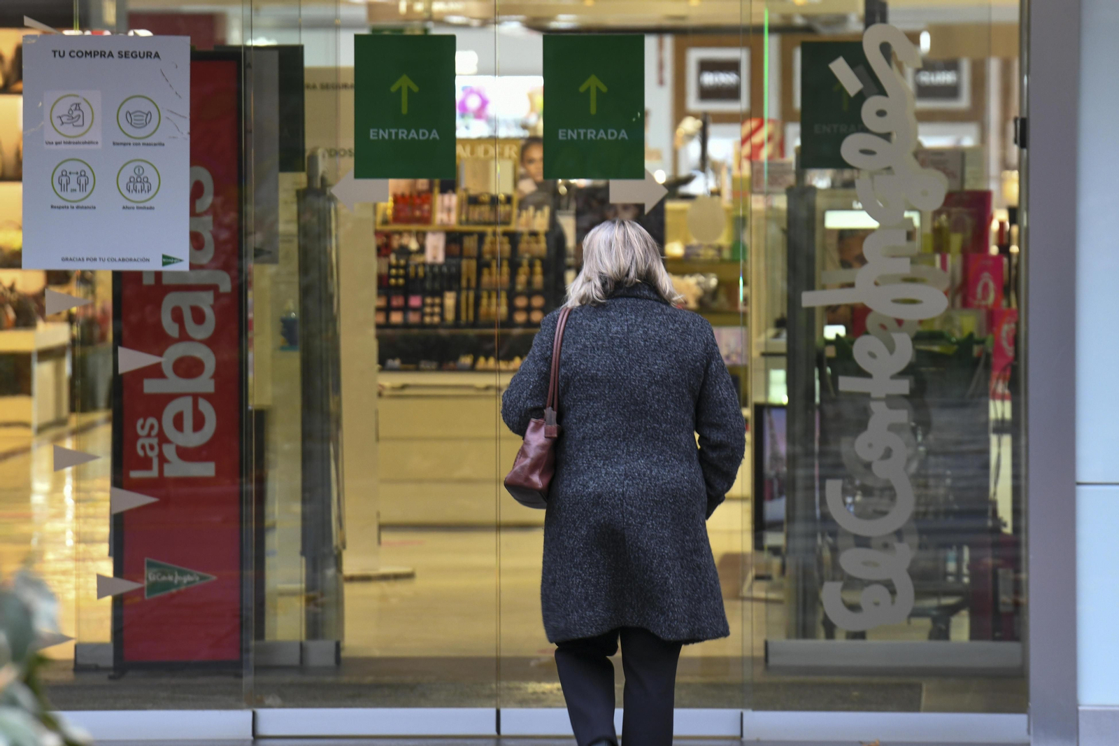 Fotos: el inicio de las rebajas en el Corte Inglés de Granada