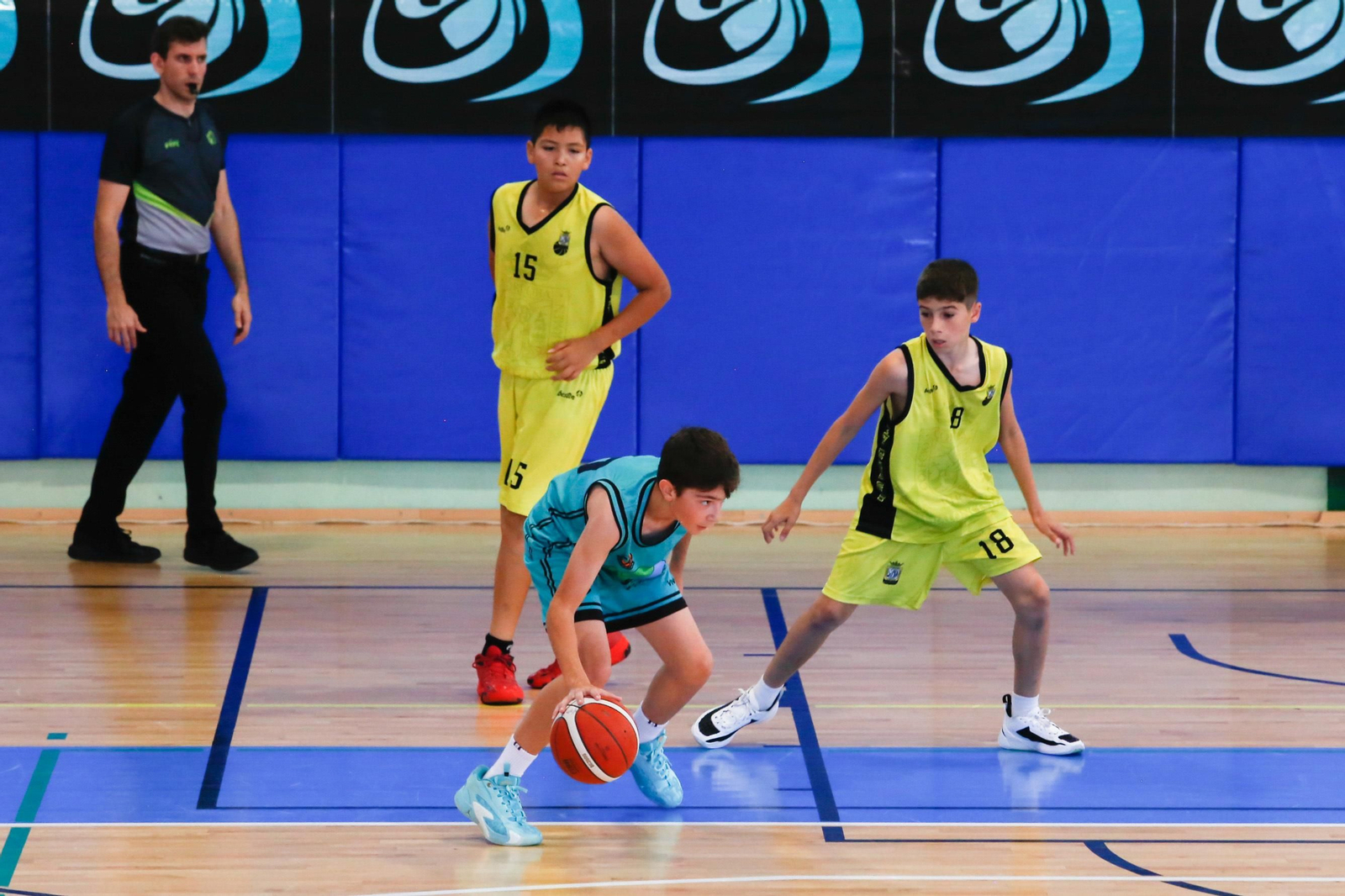 Las fotos de la tercera jornada del Cadeba mini masculino de La Linea