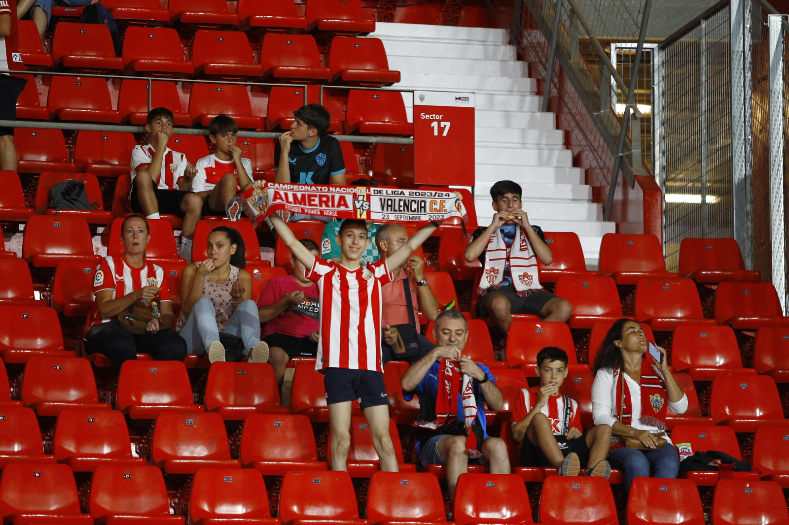 Imágenes del partido de La Liga Ea Sports U.D. Almería-Valencia C.F.