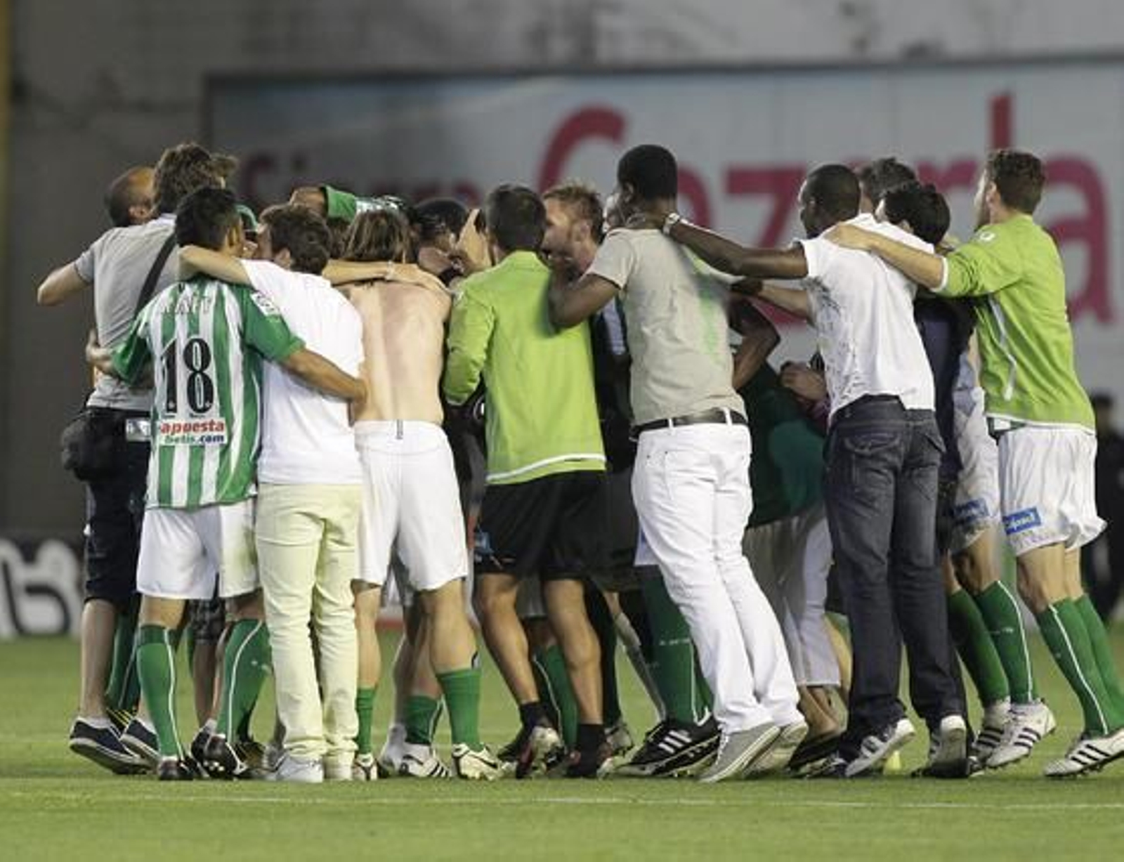 Pavone y Jonathan Pereira dan al Betis tres valiosos puntos para el ascenso.

Foto: Antonio Pizarro