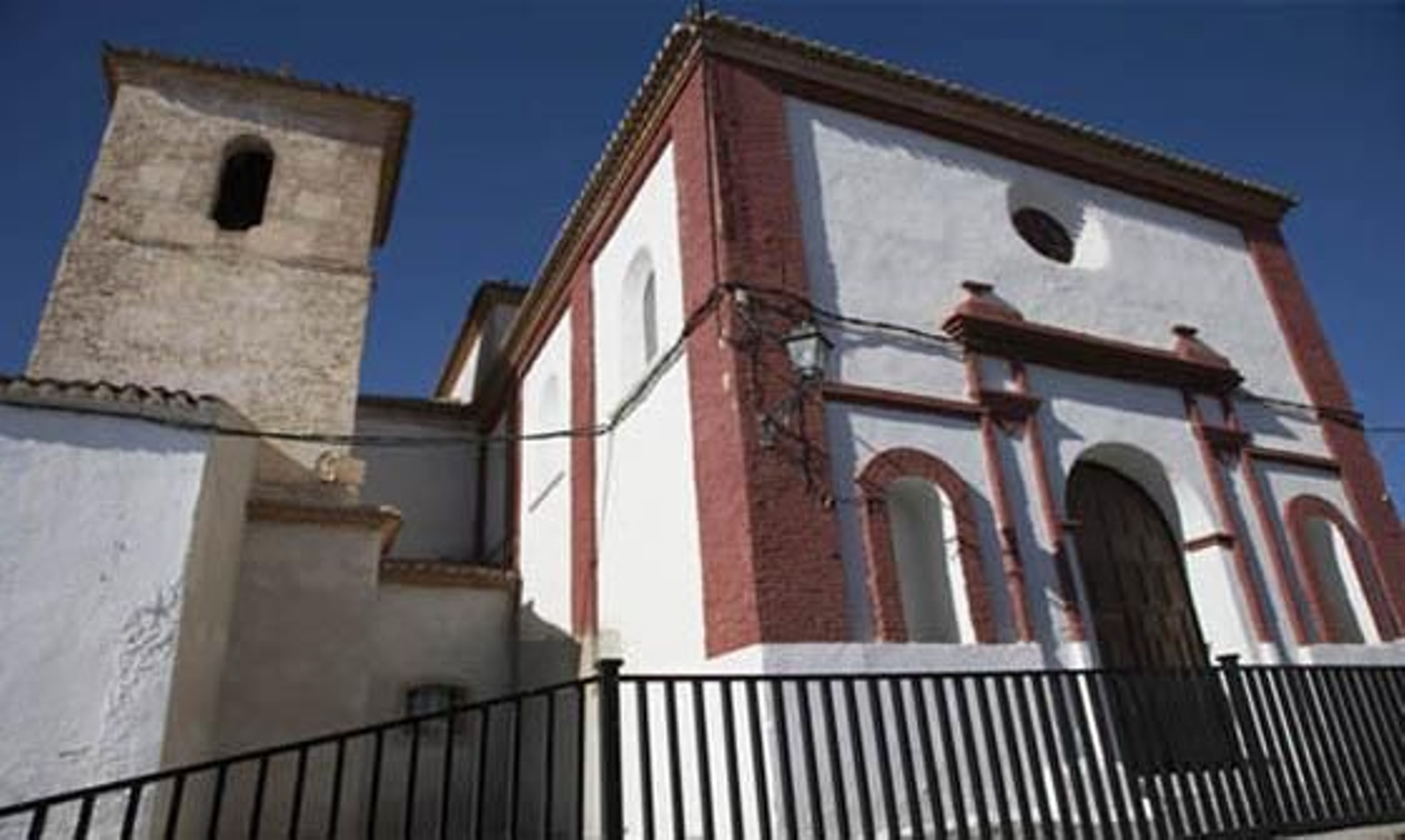 Ayuntamiento de Valle del Zalabí. Iglesia parroquial.