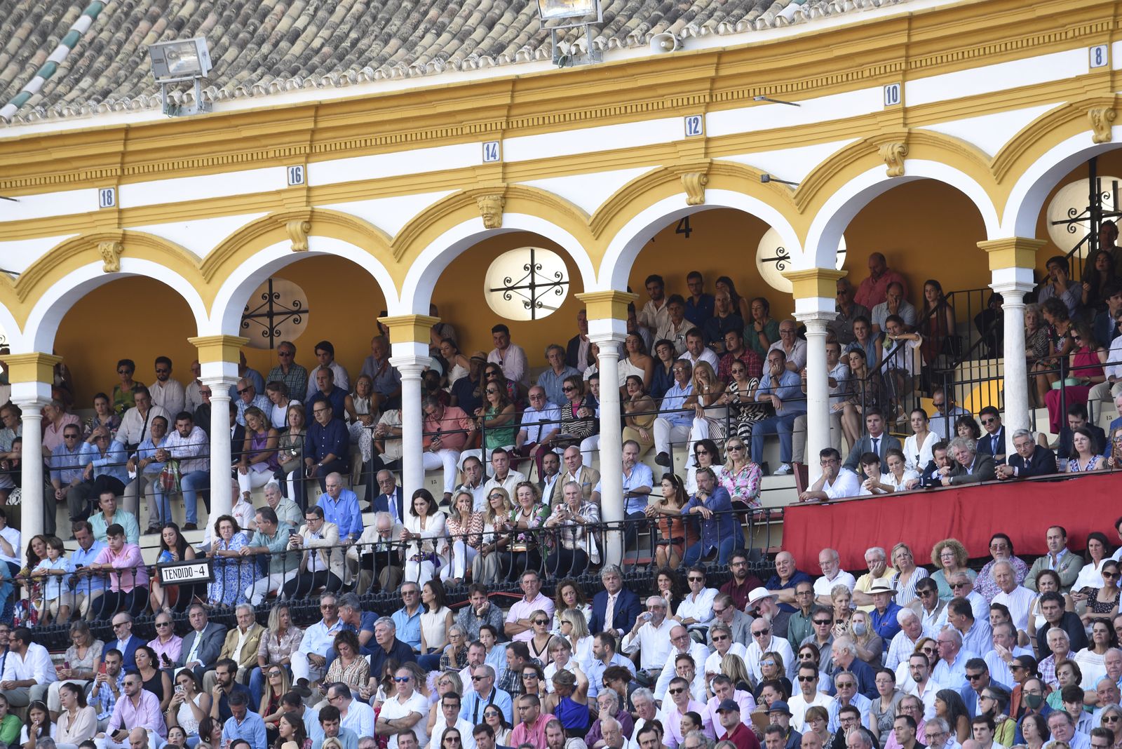 Búscate en la tercera corrida de toros de la Feria de San Miguel de Sevilla