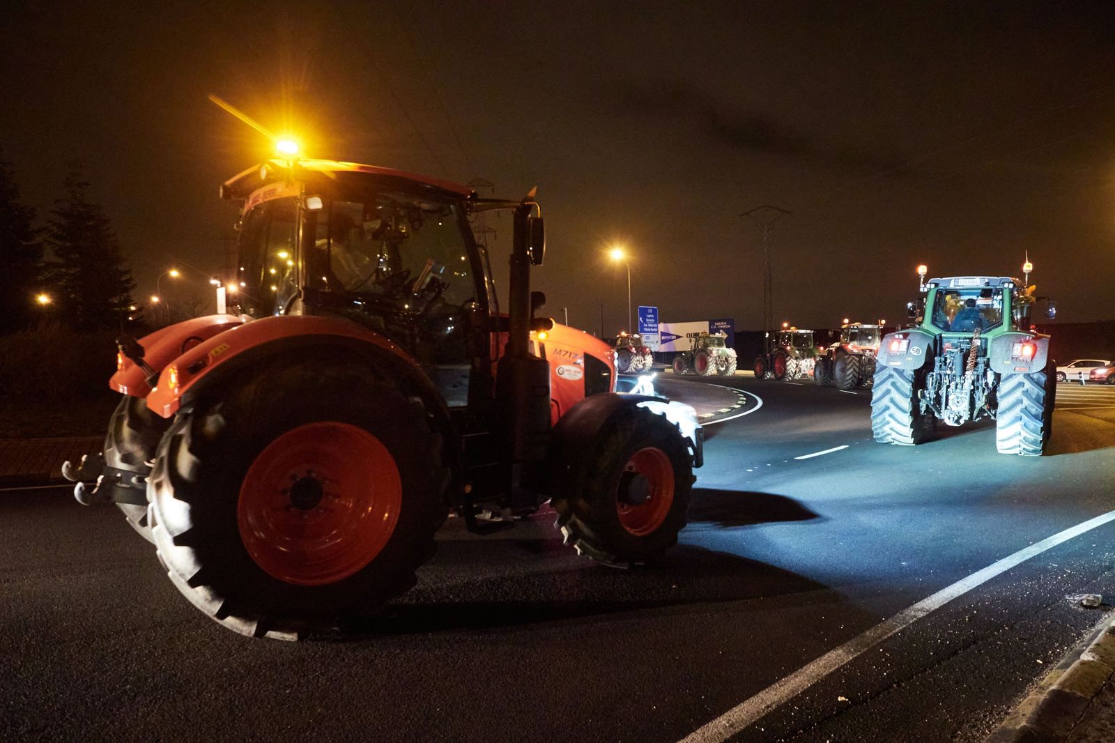 Las imágenes de la tractorada por las carreteras españolas: el campo para las principales vías