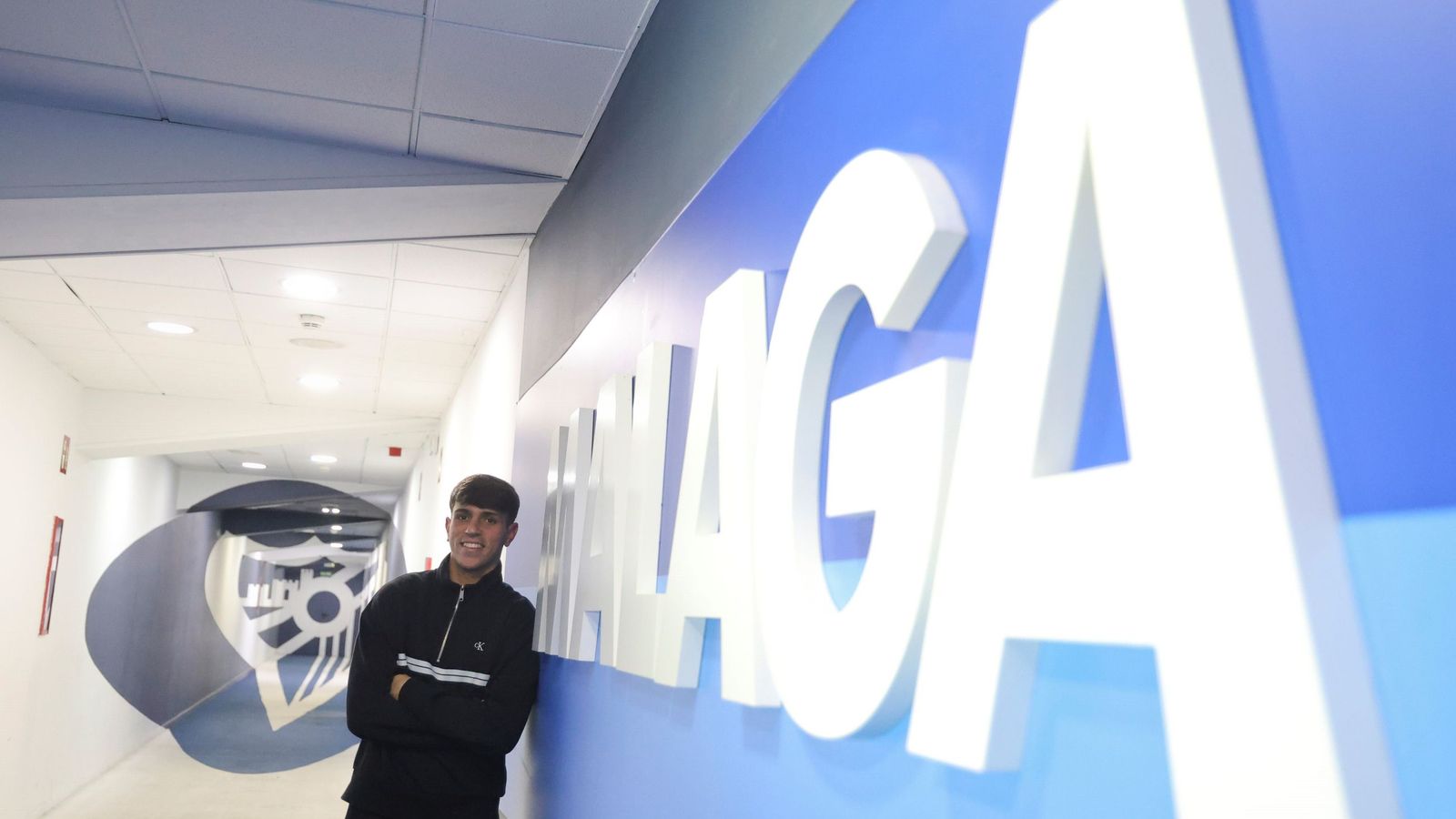 Izan Merino, en el túnel de vestuarios.