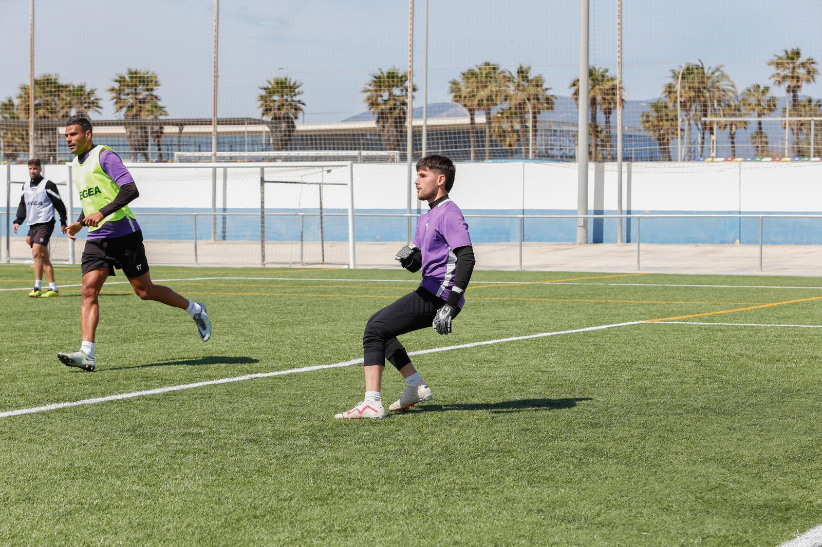 La Balona prepara sobre césped sintético el partido en Lebrija