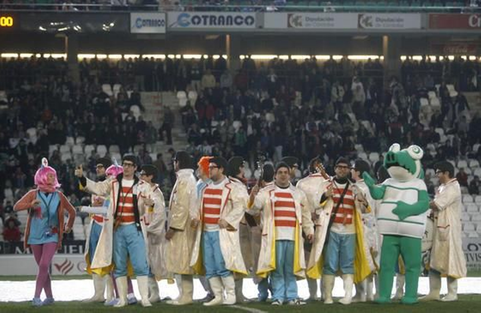 El Córdoba acosa desde el inicio la portería rival y se sobrepone a un penalti fallado por Vitolo con un golazo de Javi Patiño.

Foto: Álvaro Carmona