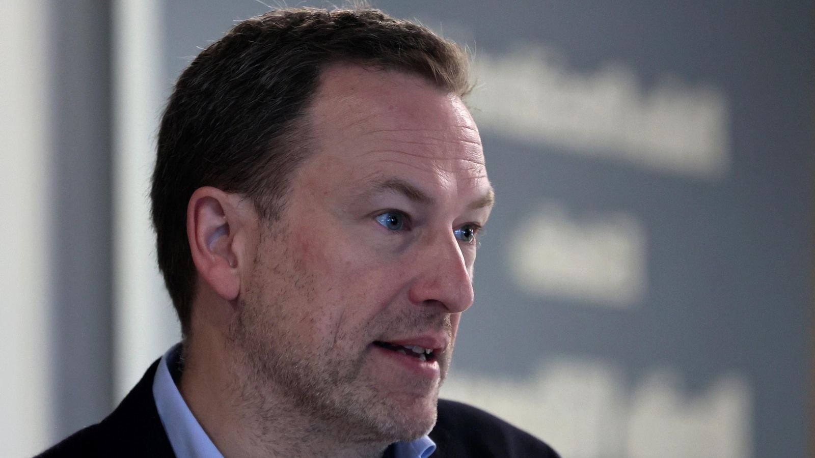 Primer plano de Jody Ford, CEO de Trainline.