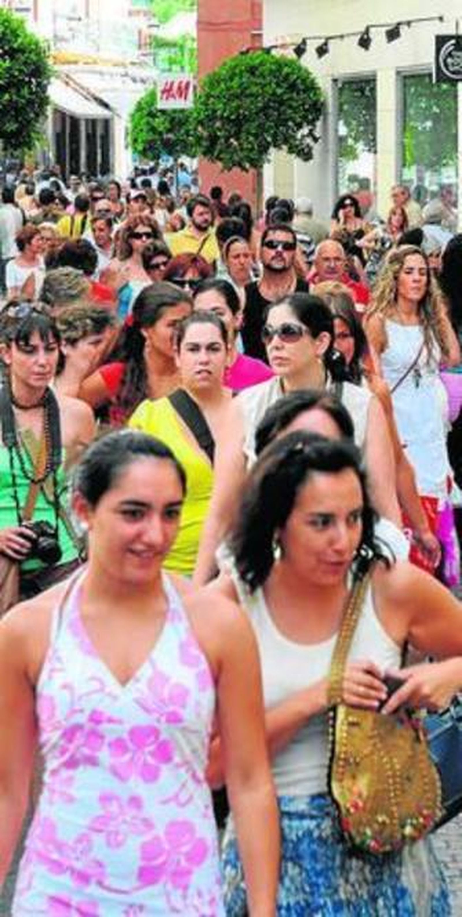 Peatones en Tetuán.