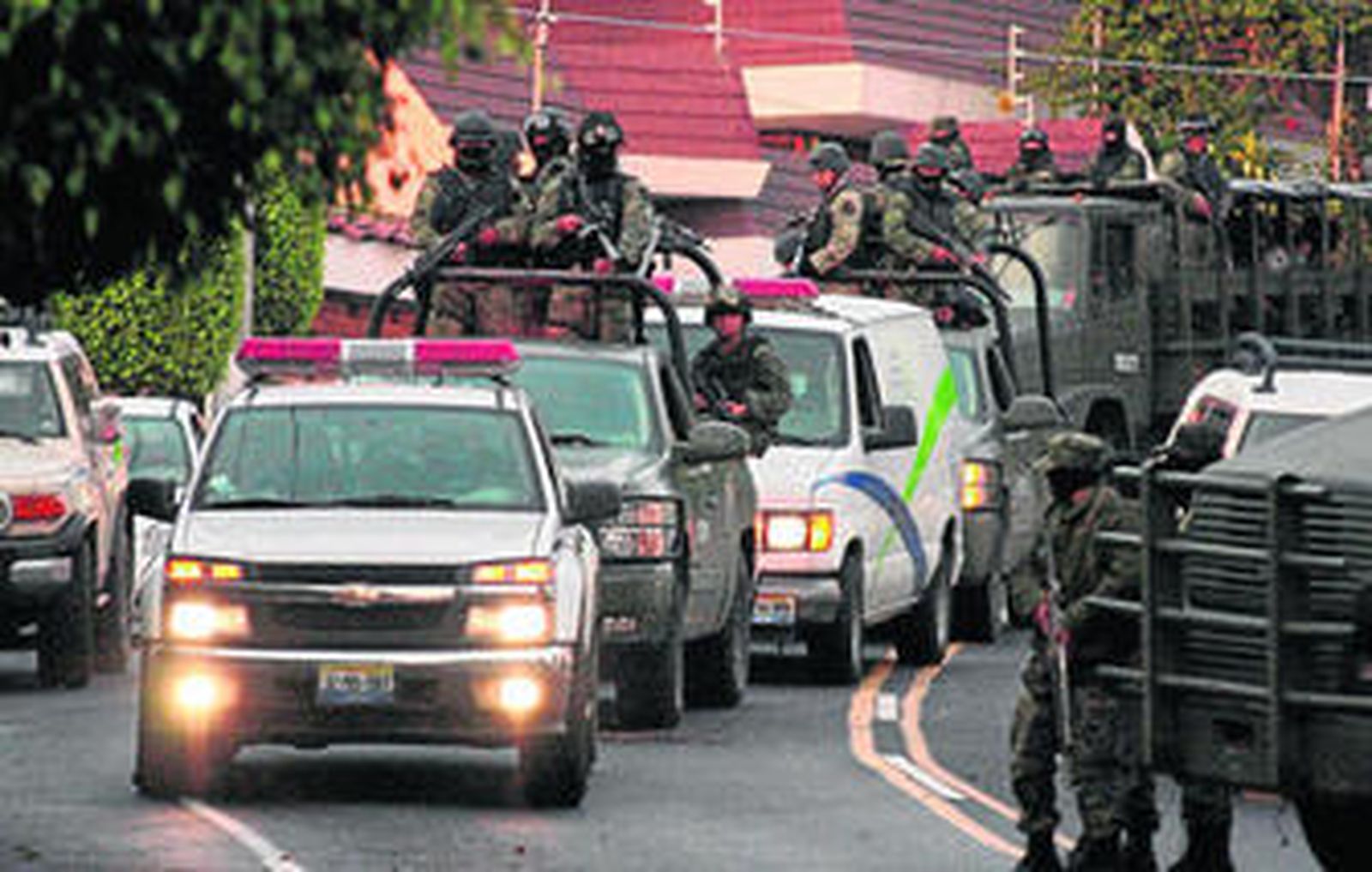 Soldados del Ejército mexicano, durante la intervención que acabó con la vida del narco Coronel.