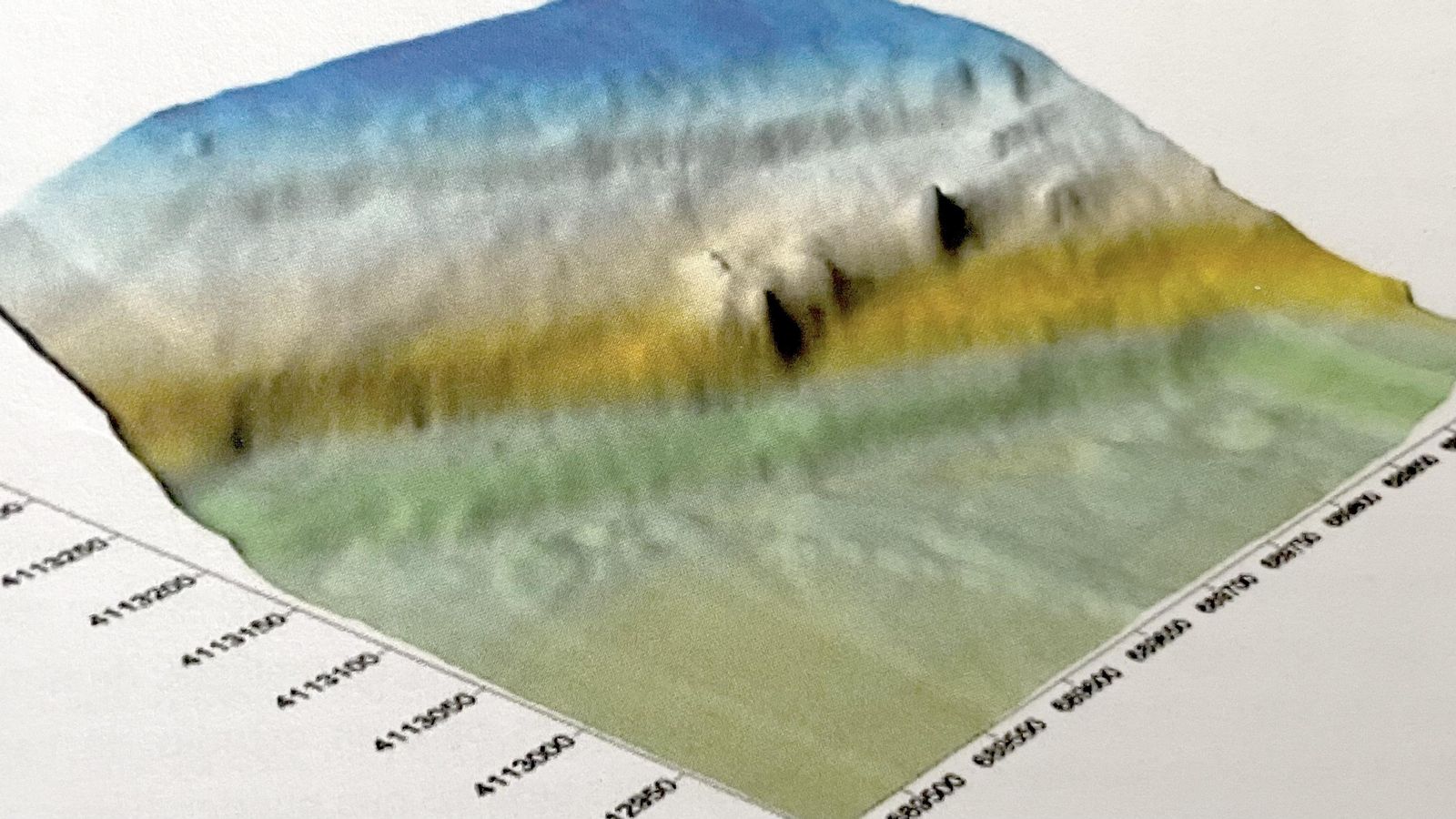 Imagen en 3D en la que se aprecia el abultamiento detectado por el sónar / Puerto de Huelva Imagen en 3D en la que se aprecia el abultamiento detectado por el sónar / Puerto de Huelva