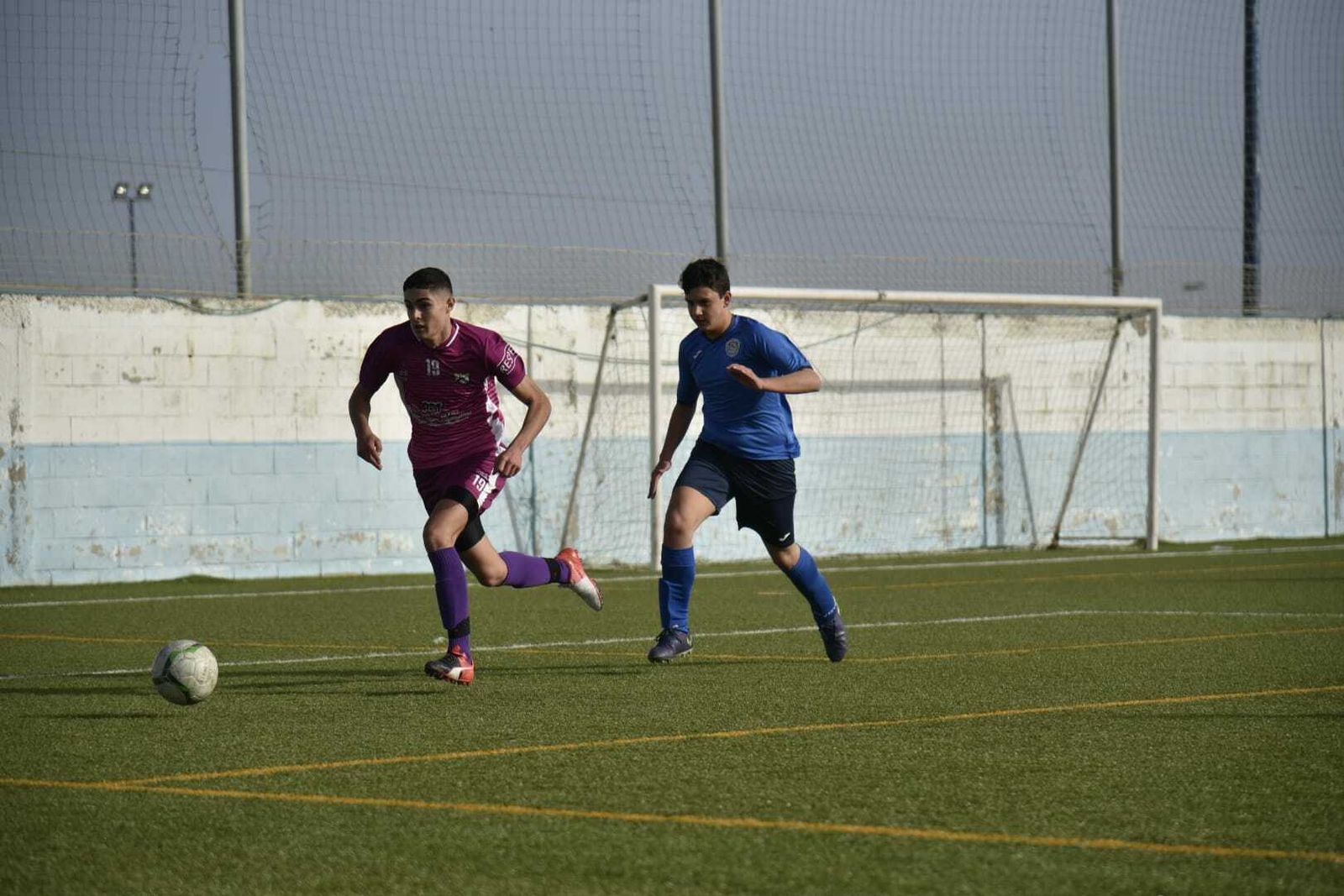 Uno de los partidos del I torneo de fútbol base Ciudad de la Línea