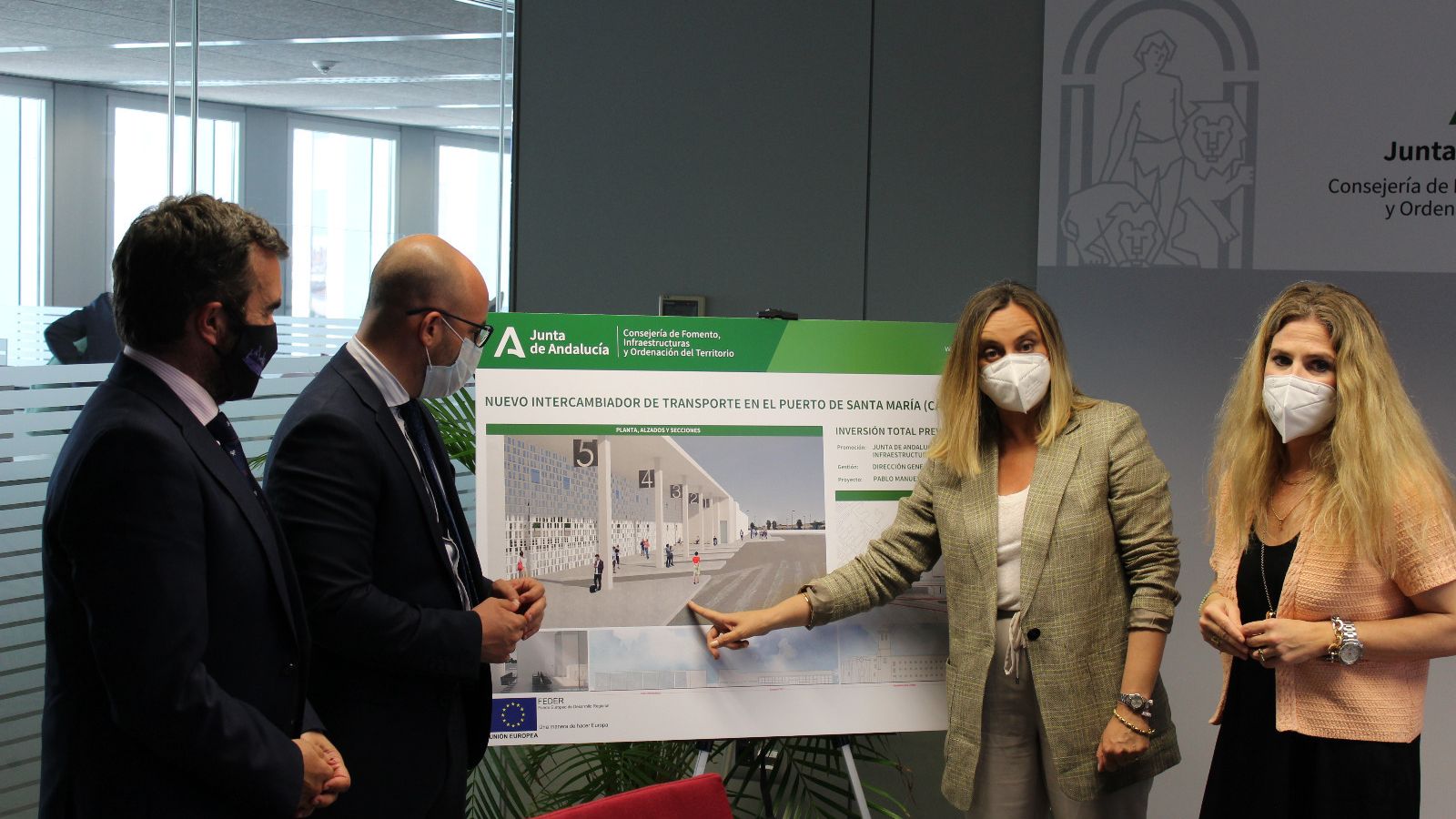 La consejera explicó algunos detalles del proyecto del intercambiador de autobuses.