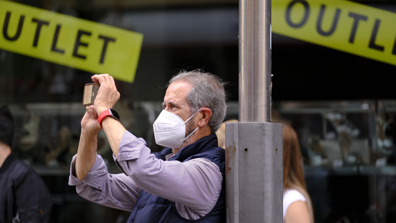 La Borriquita procesiona por las calles de Almería, en imágenes
