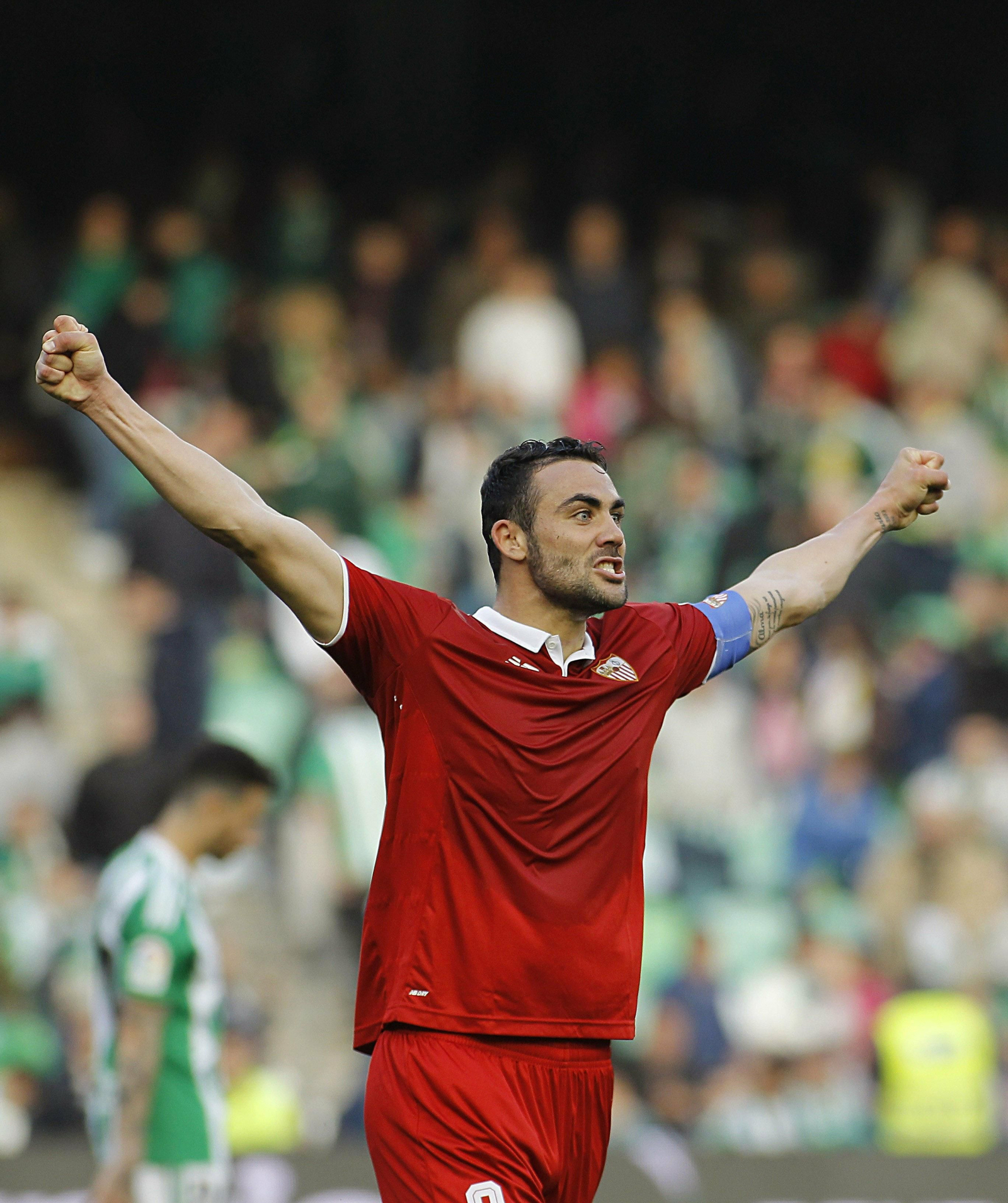 Iborra celebra el triunfo en 2017 en el campo del Betis, en el que tuvo un papel clave.