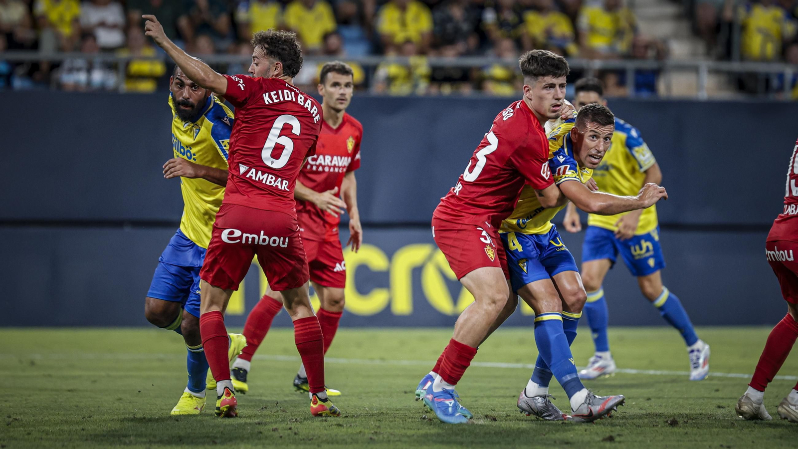 Búscate entre las fotos del partido de fútbol entre Cádiz CF y Real Zaragoza