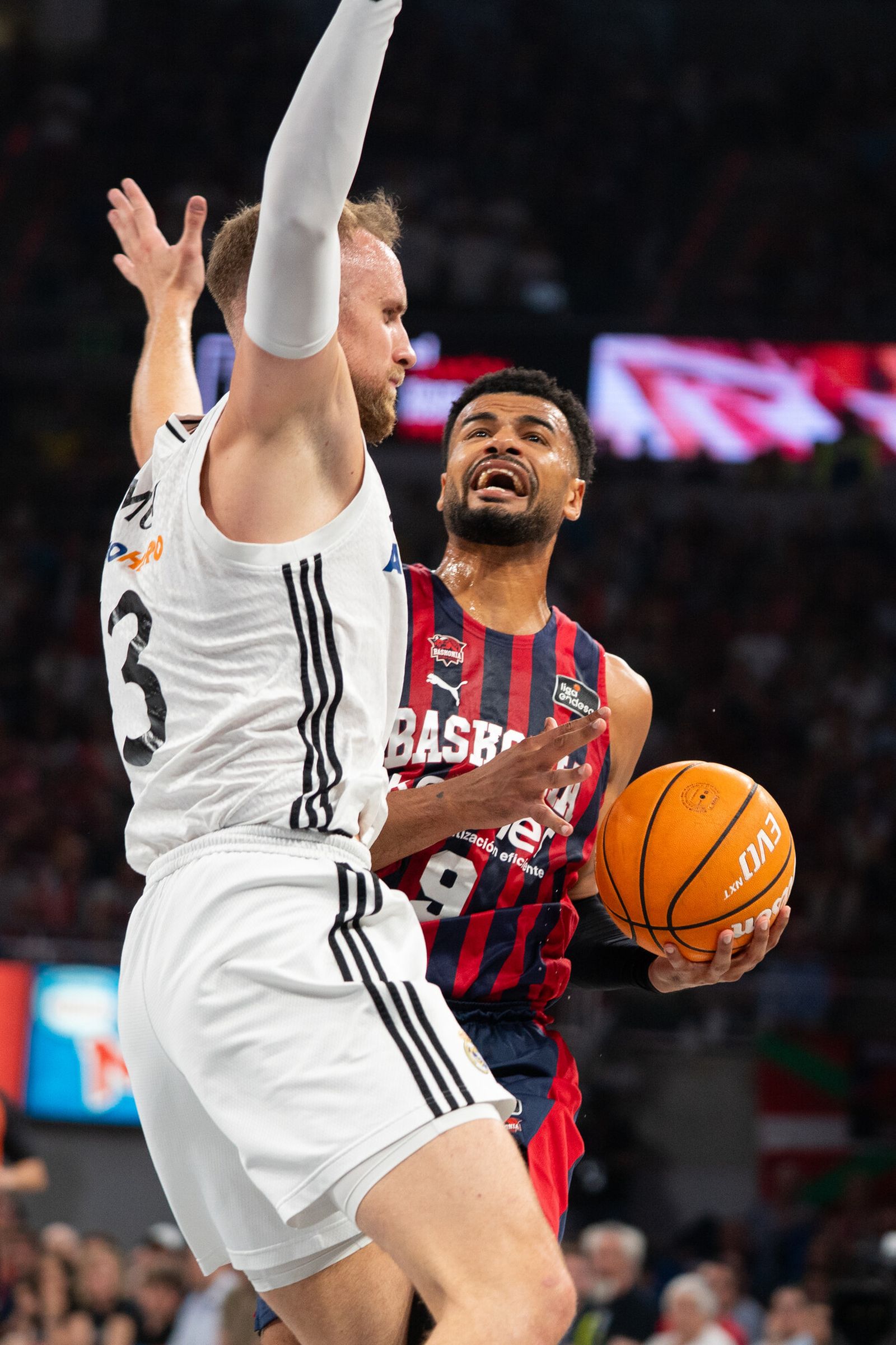 El Madrid tumba al Baskonia y espera a Unicaja o Barcelona en semifinales