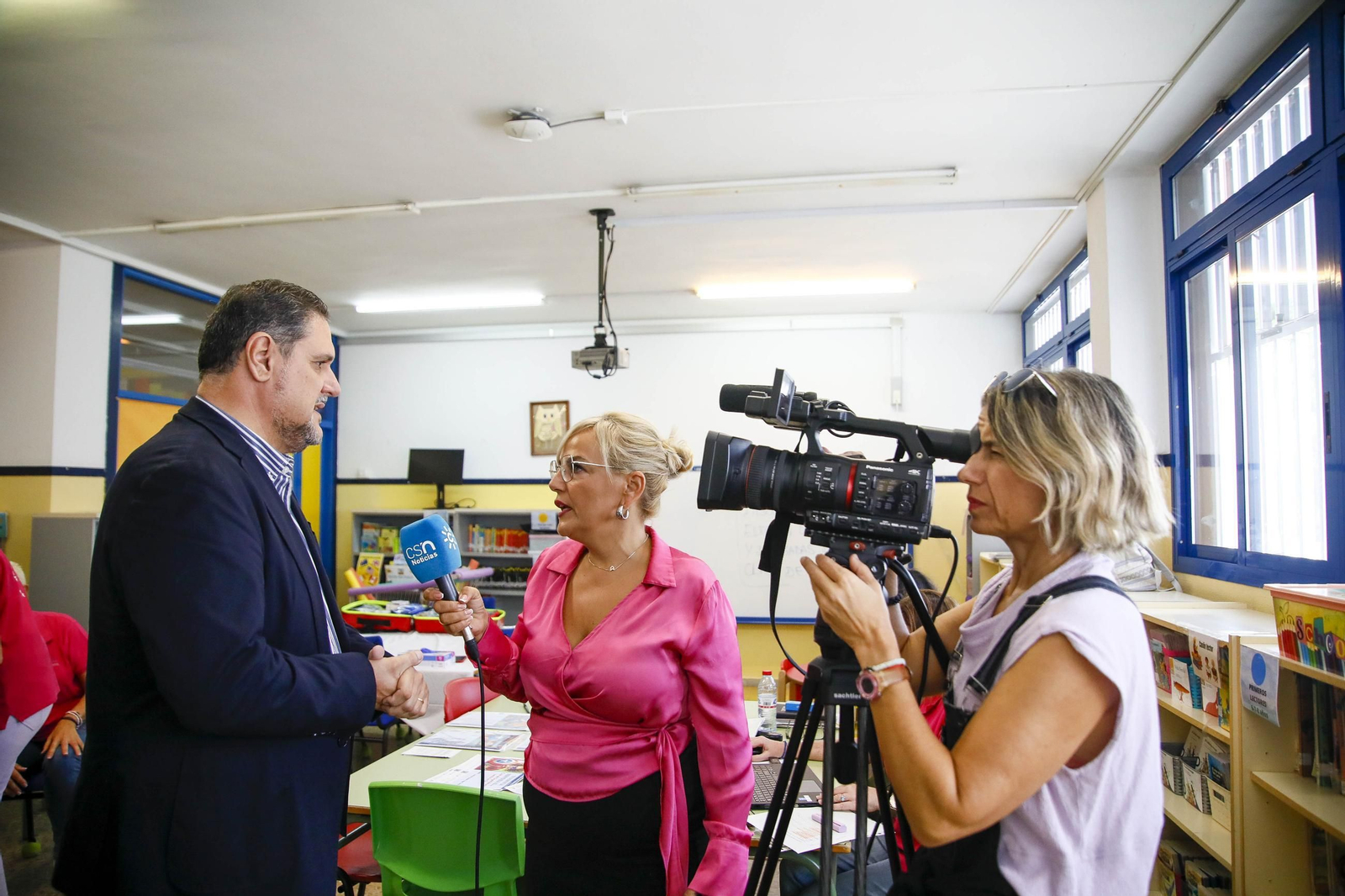 Las imágenes de la campaña de vacunación antigripal a los niños en el CEIP Adela Díaz de Almería