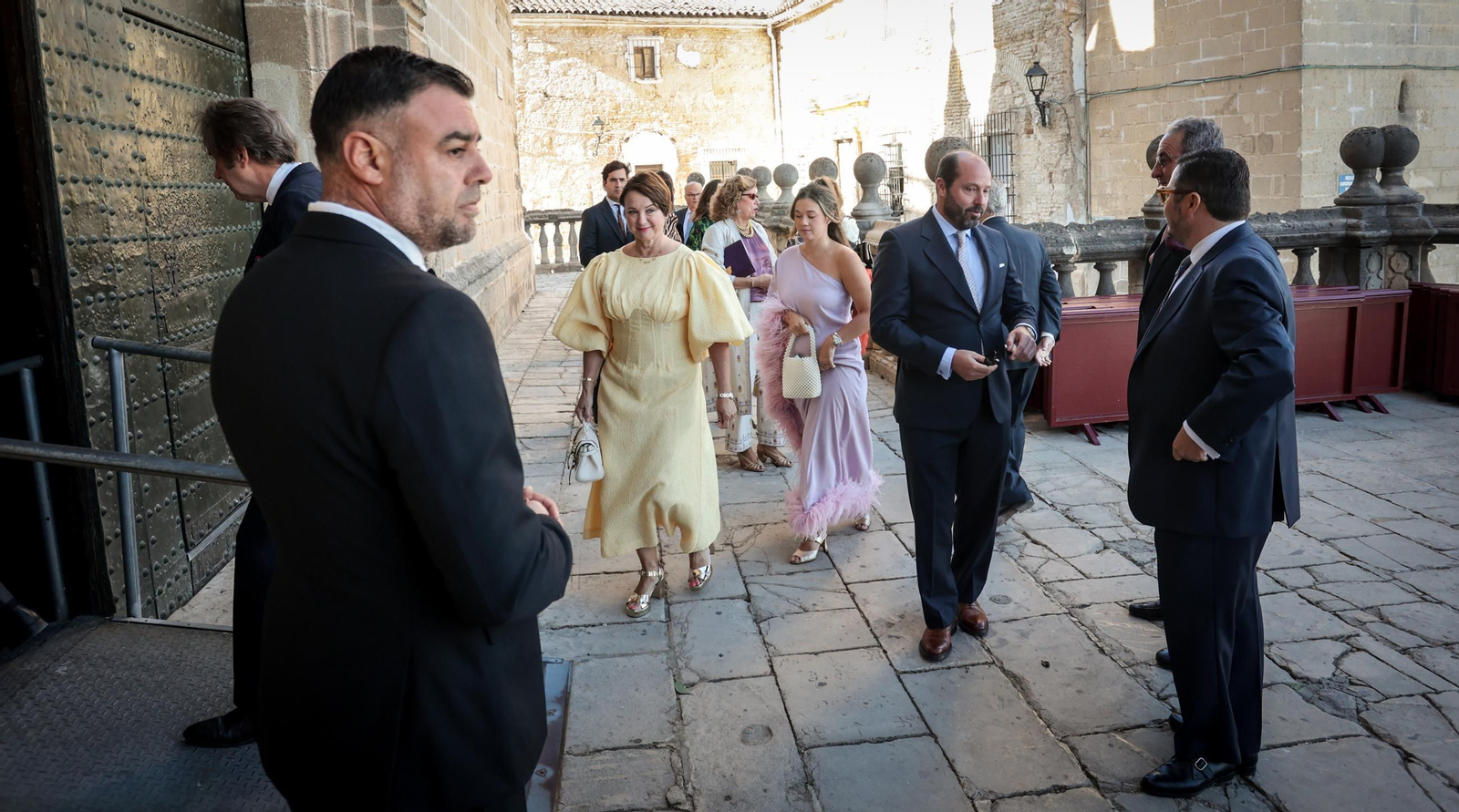 Imágenes de los asistentes a la boda de Ana Cristina Portillo Domecq en la Catedral de Jerez Imágenes de los asistentes a la boda de Ana Cristina Portillo Domecq en la Catedral de Jerez