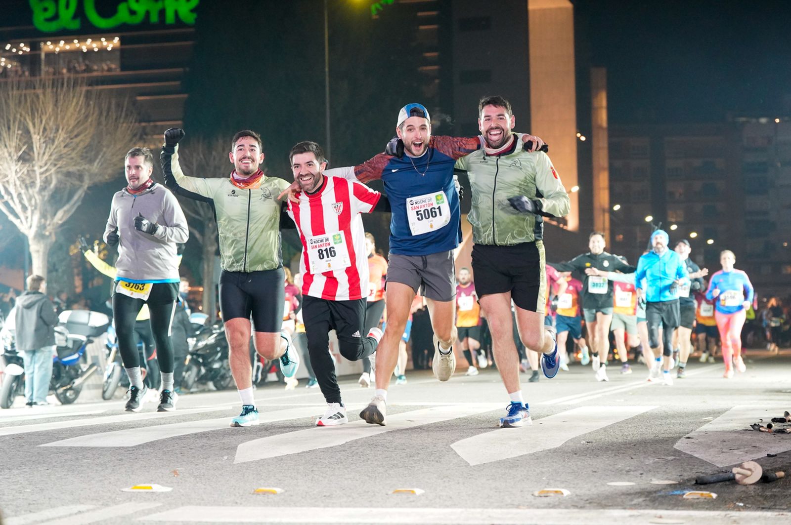 En imágenes: búscate en tu llegada a meta de la Carrera de San Antón 2026 (16)