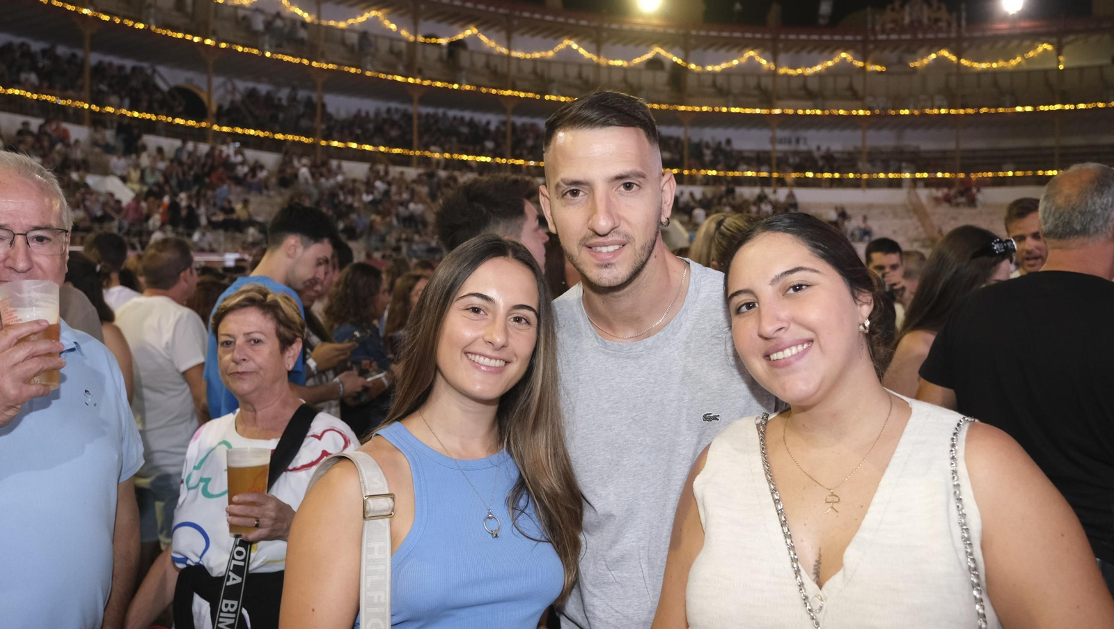 El concierto de Melendi llena de fans la Plaza de Toros de Almería, en imágenes
