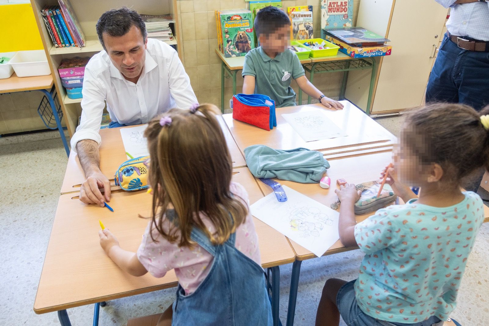 Bruno García en un aula del CEIP Profesor Tierno Galván.