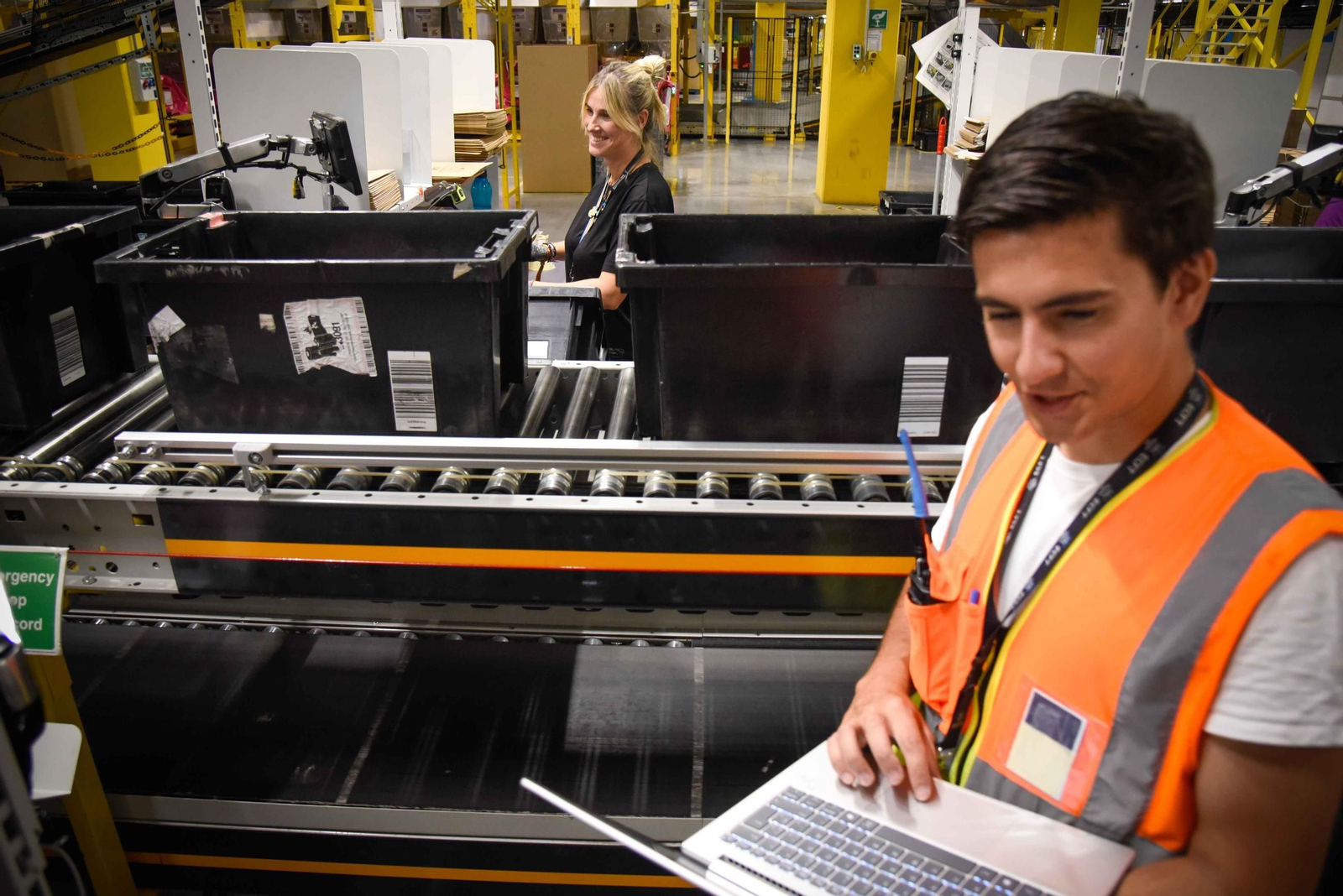 Quinto aniversario del centro de Amazon en Dos Hermanas