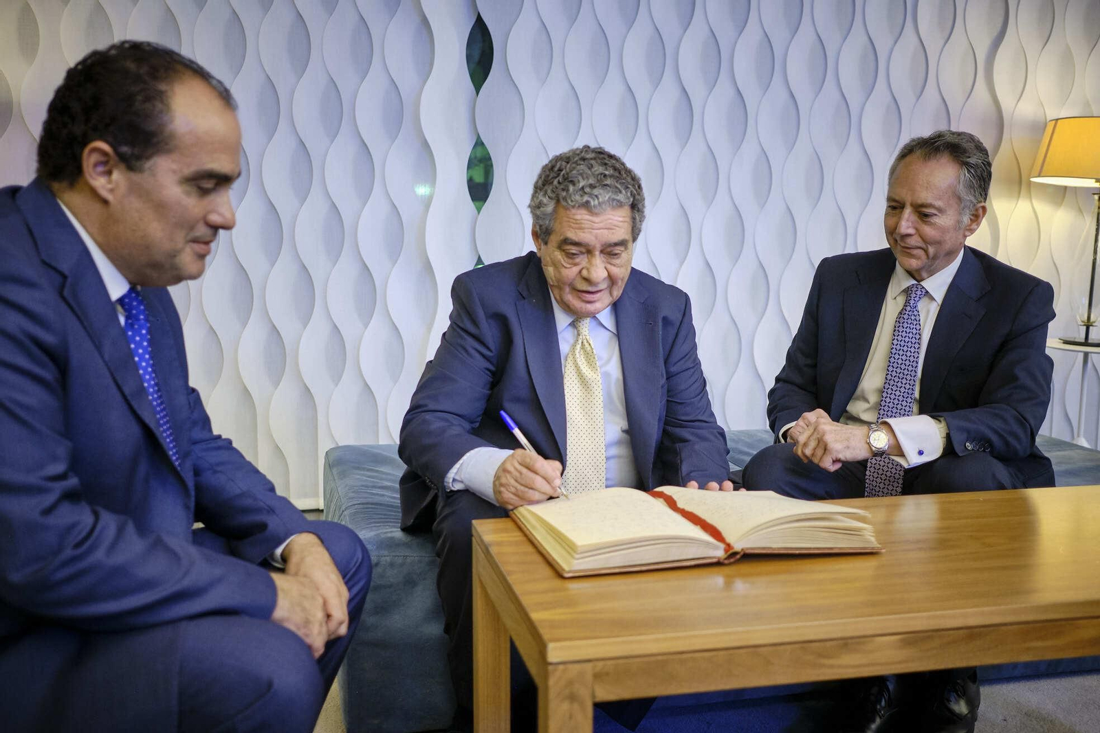 Entrega del premio Federico Joly a Augusto Delkáder