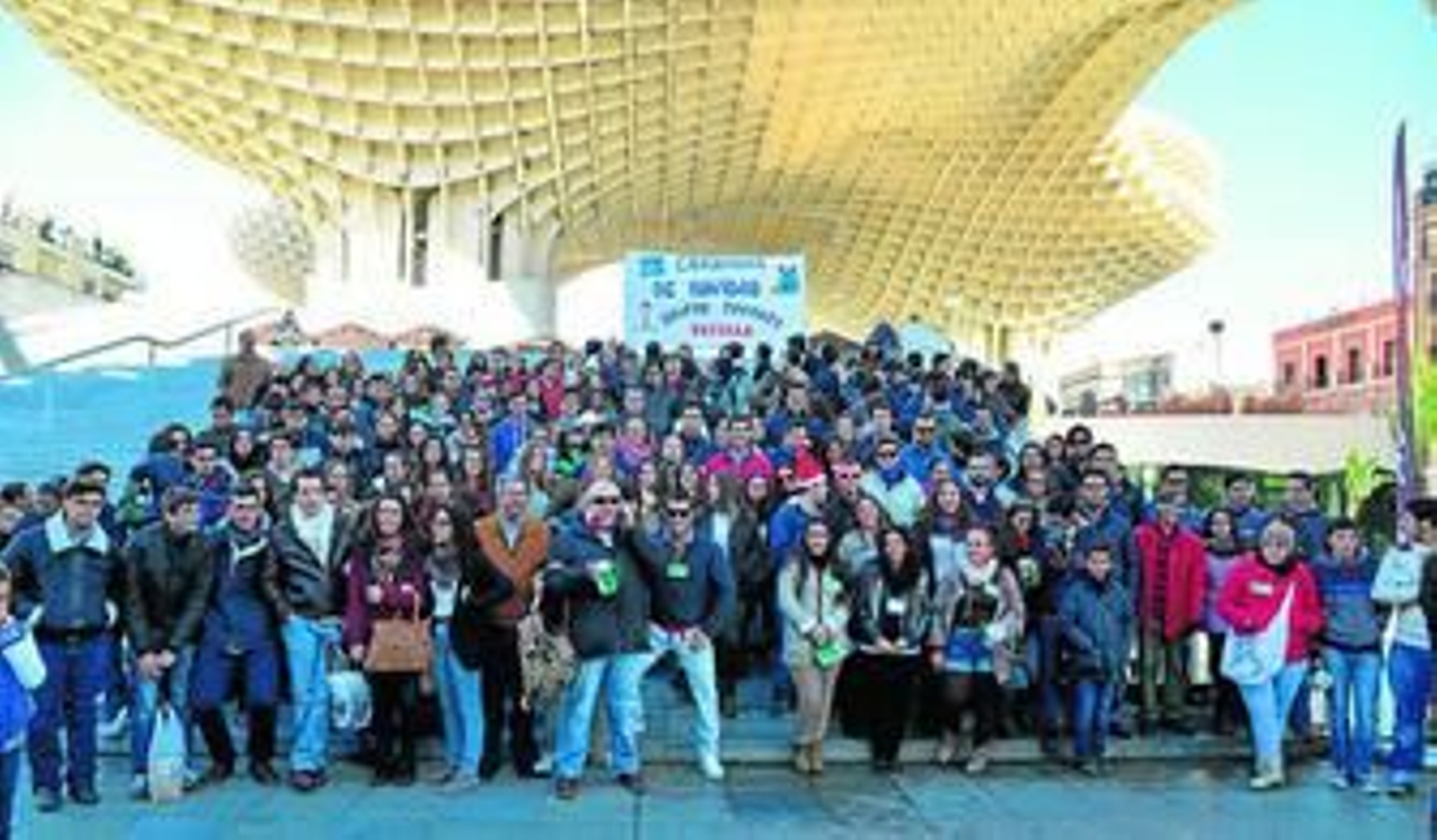 Caravana solidaria organizada por los jóvenes de las cofradías de Sevilla y el Consejo.