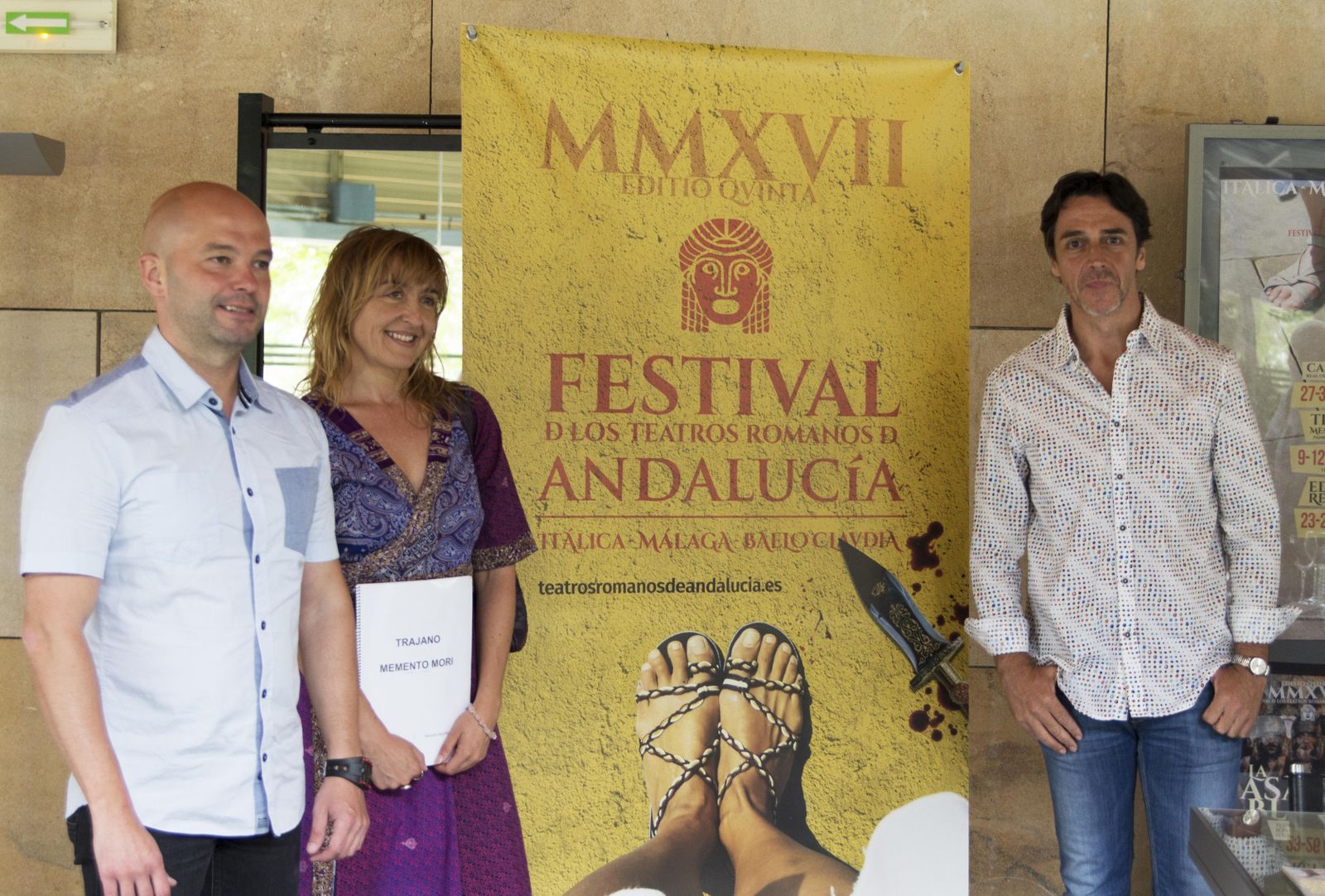 El delegado de Cultura José Manuel Girela, la actriz Rocío Galán y el dramaturgo y actor Moncho Sánchez-Diezma durante la presentación.