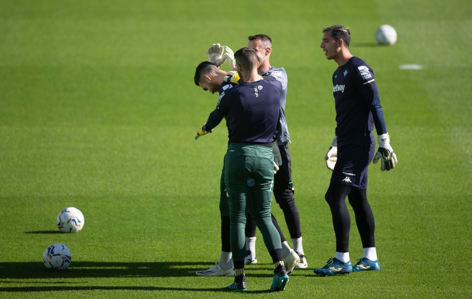 Dani Martín junto a Toni Doblas y Joel Robles en el entrenamiento de hoy.