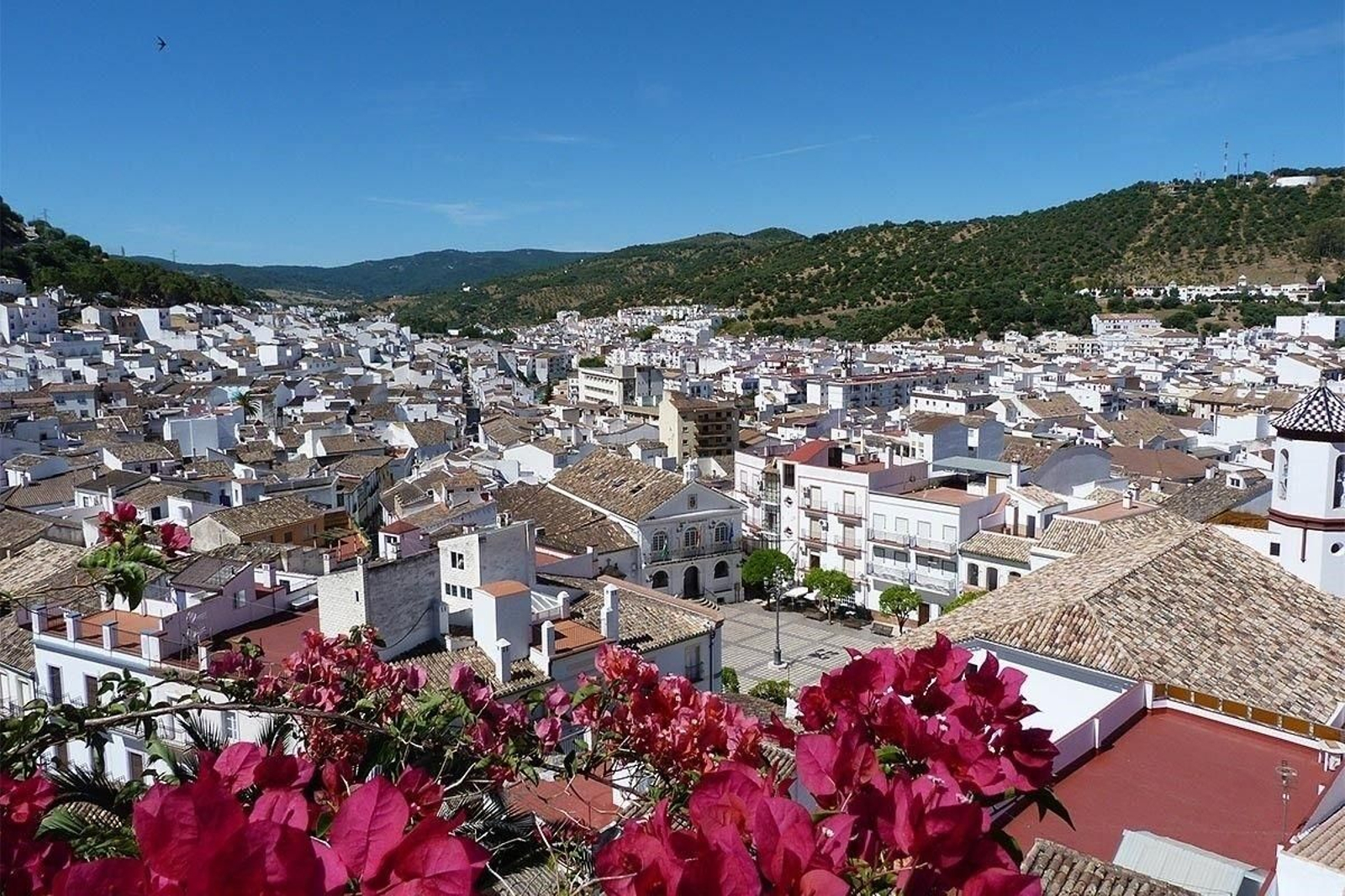 Una vista panorámica de la localidad ubriqueña.