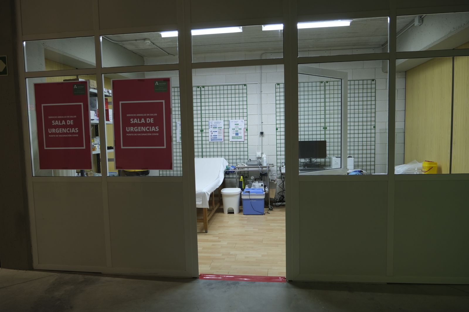 Fotogalería vacunación COVID-19 en el Palacio de los Juegos Mediterráneos. Almería