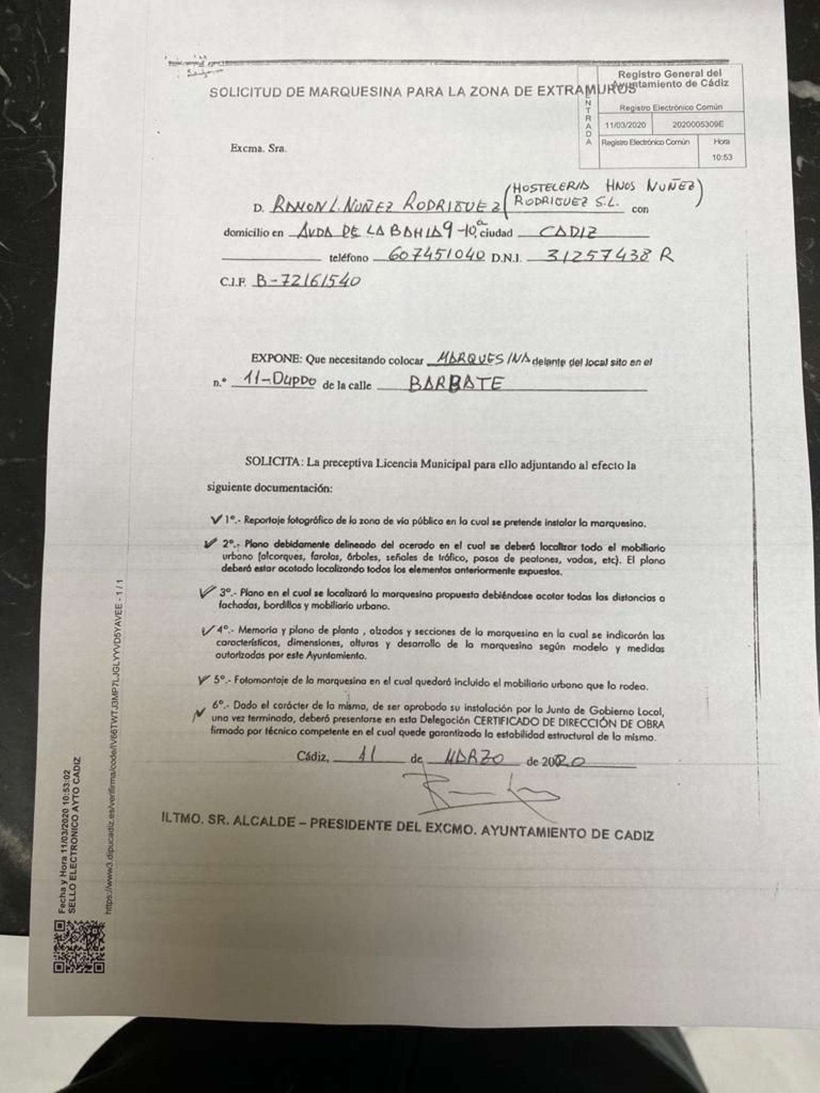 Solicitud para la instalación de una marquesina.