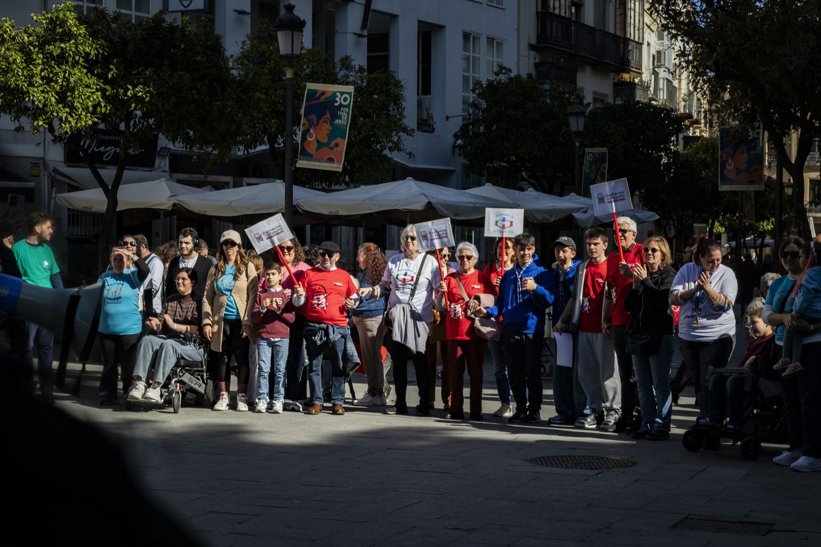 Imágenes de la marcha solidaria de las asociaciones de enfermedades raras en Jerez